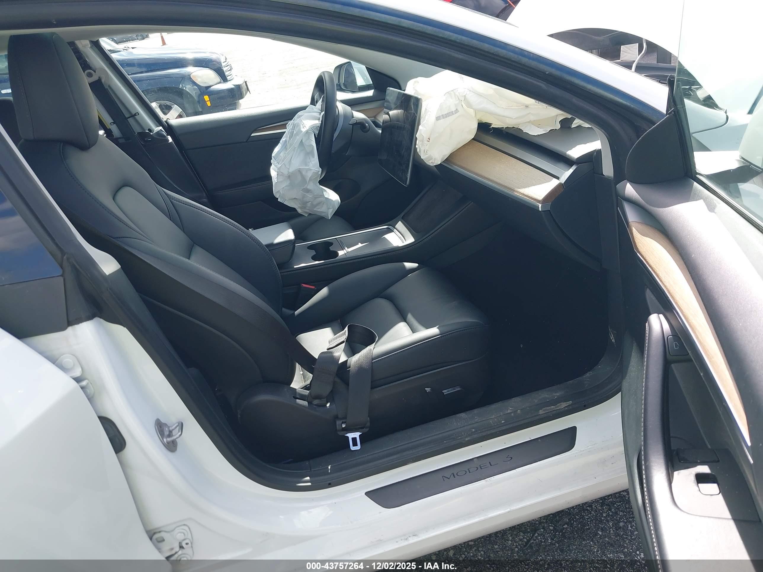 TESLA MODEL image 5