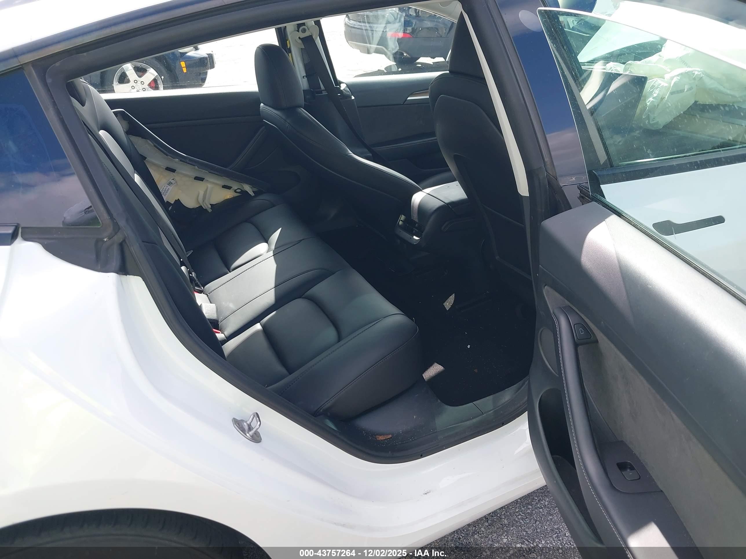 TESLA MODEL image 8