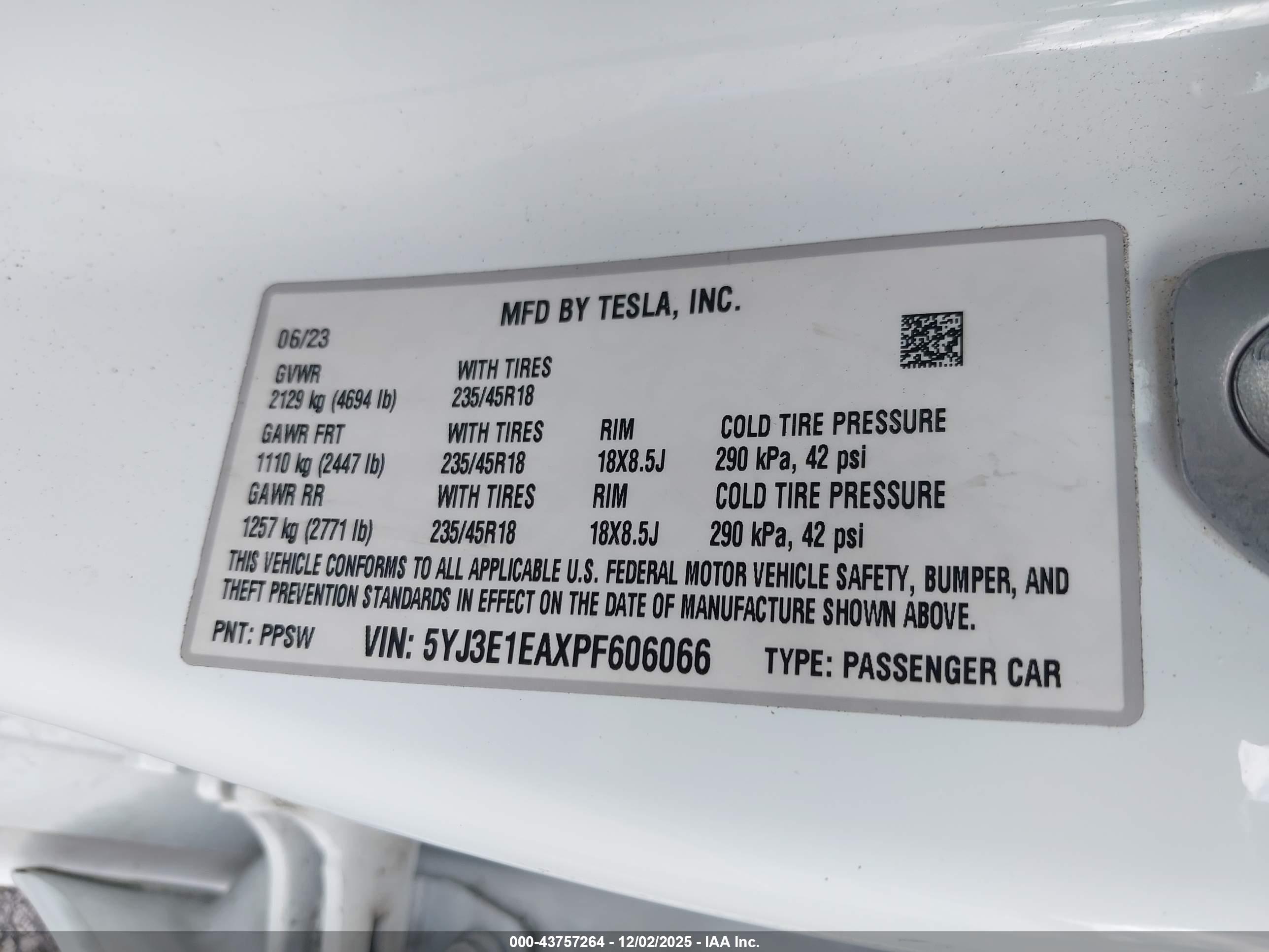 TESLA MODEL image 9
