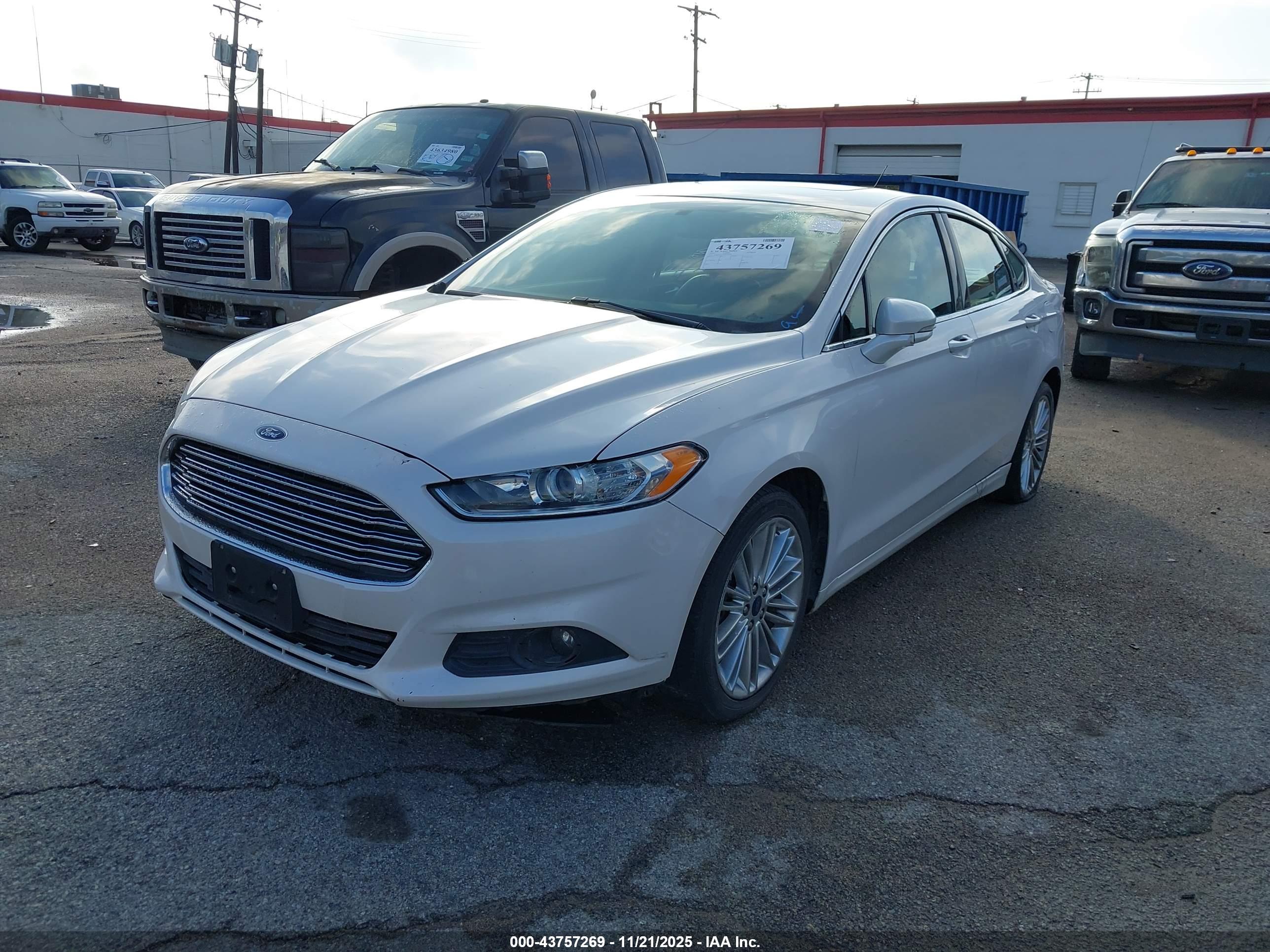 FORD FUSION image 2