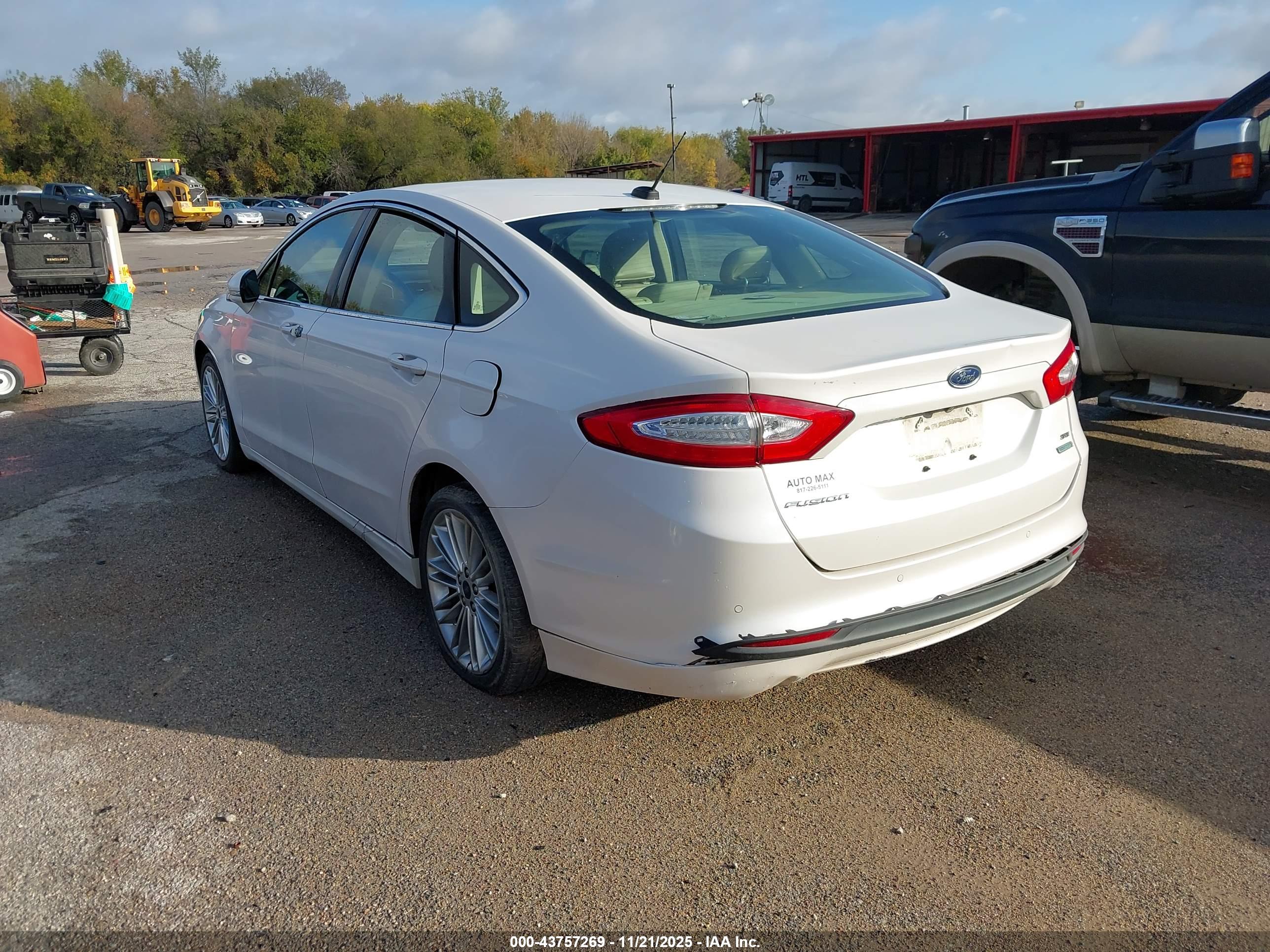 FORD FUSION image 3