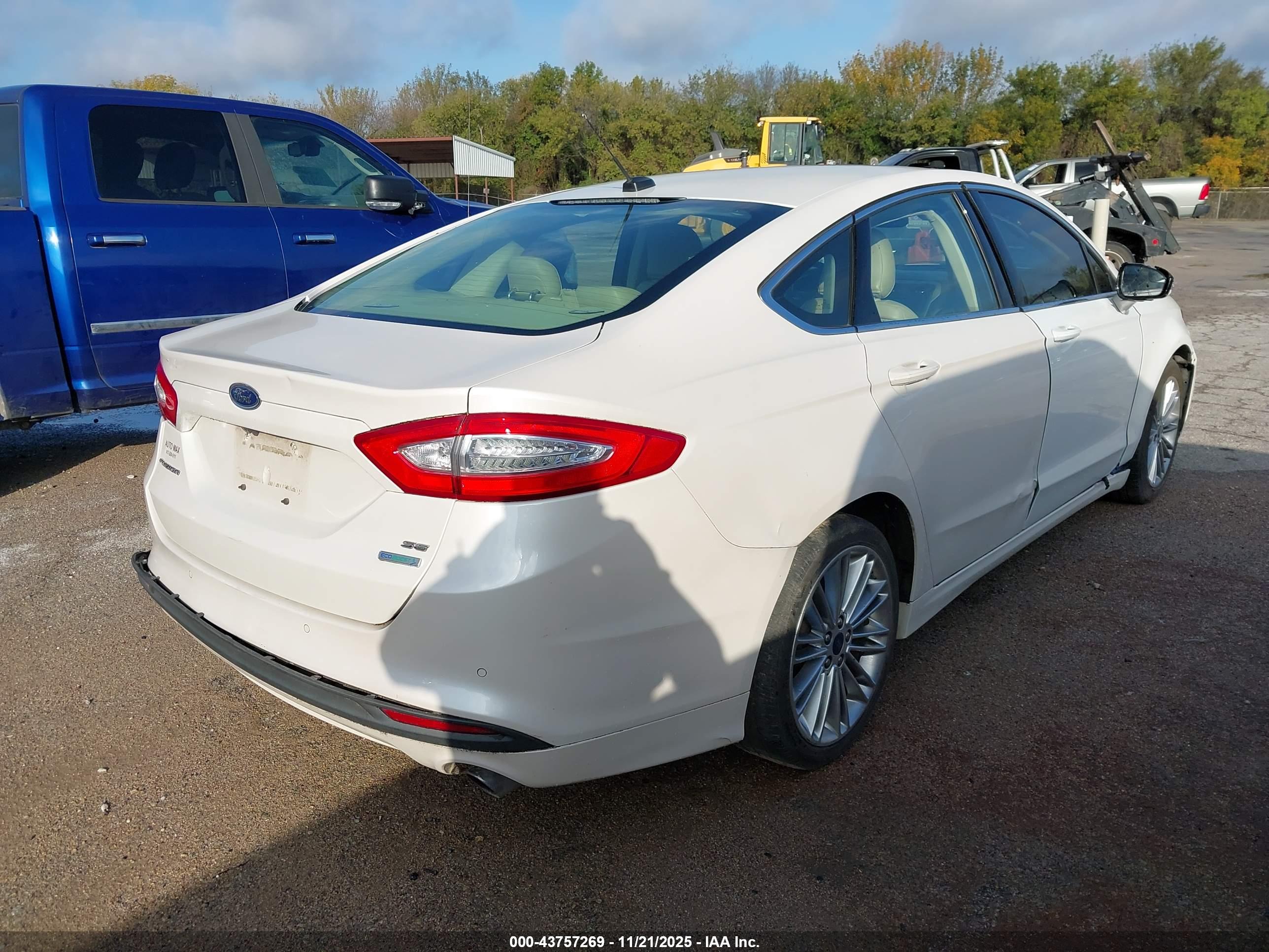 FORD FUSION image 4