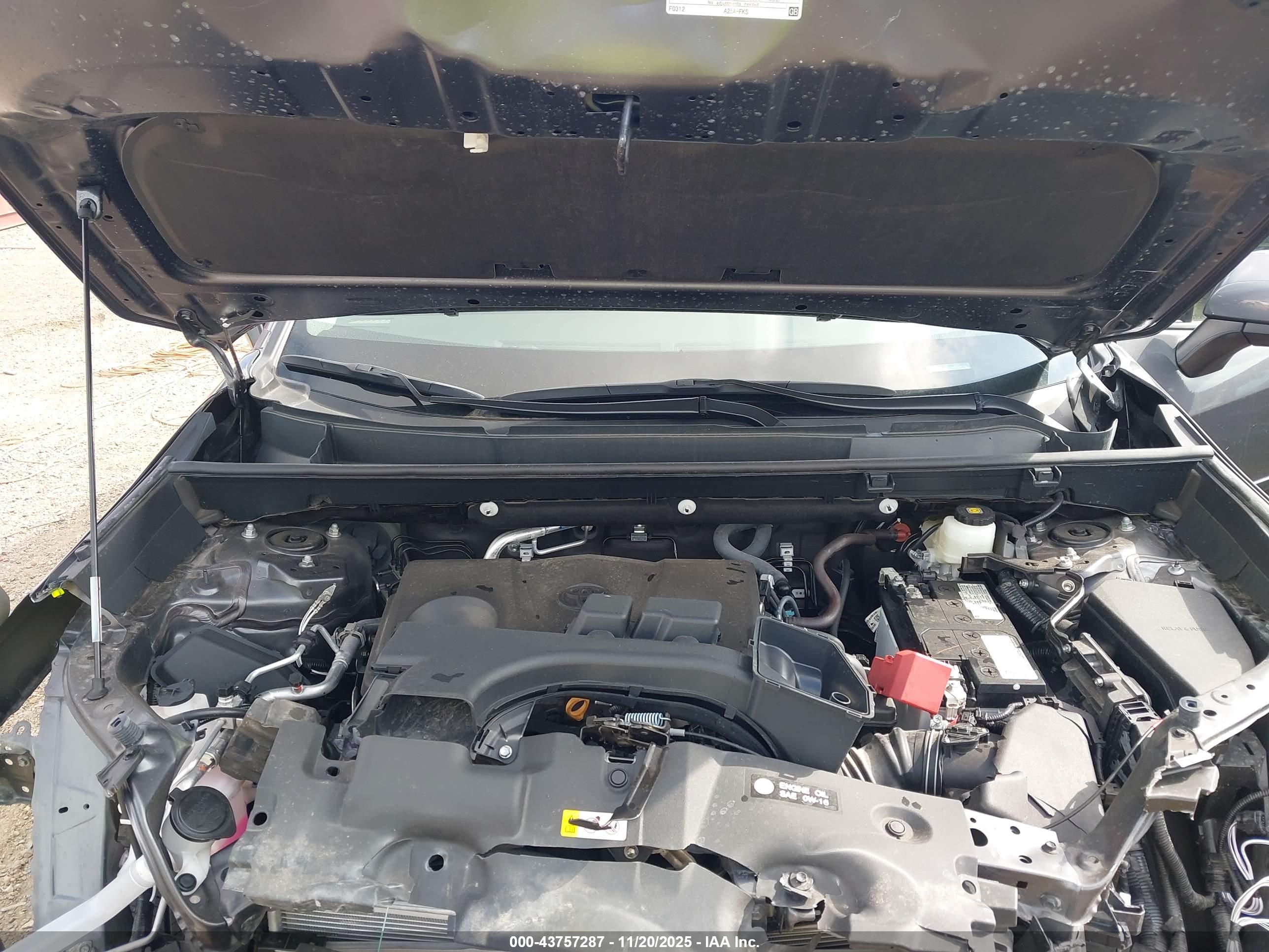 TOYOTA RAV4 image 10