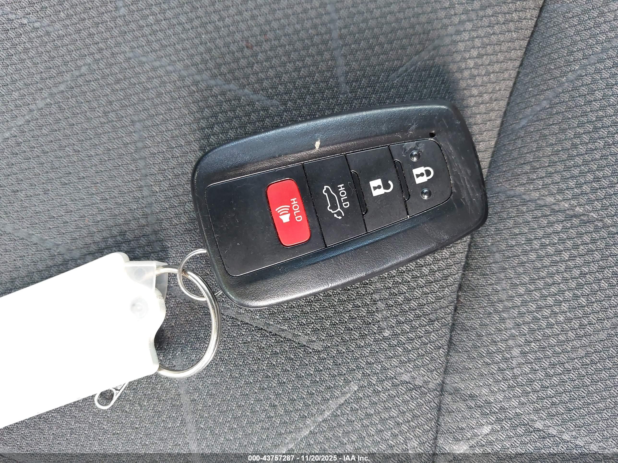 TOYOTA RAV4 image 11
