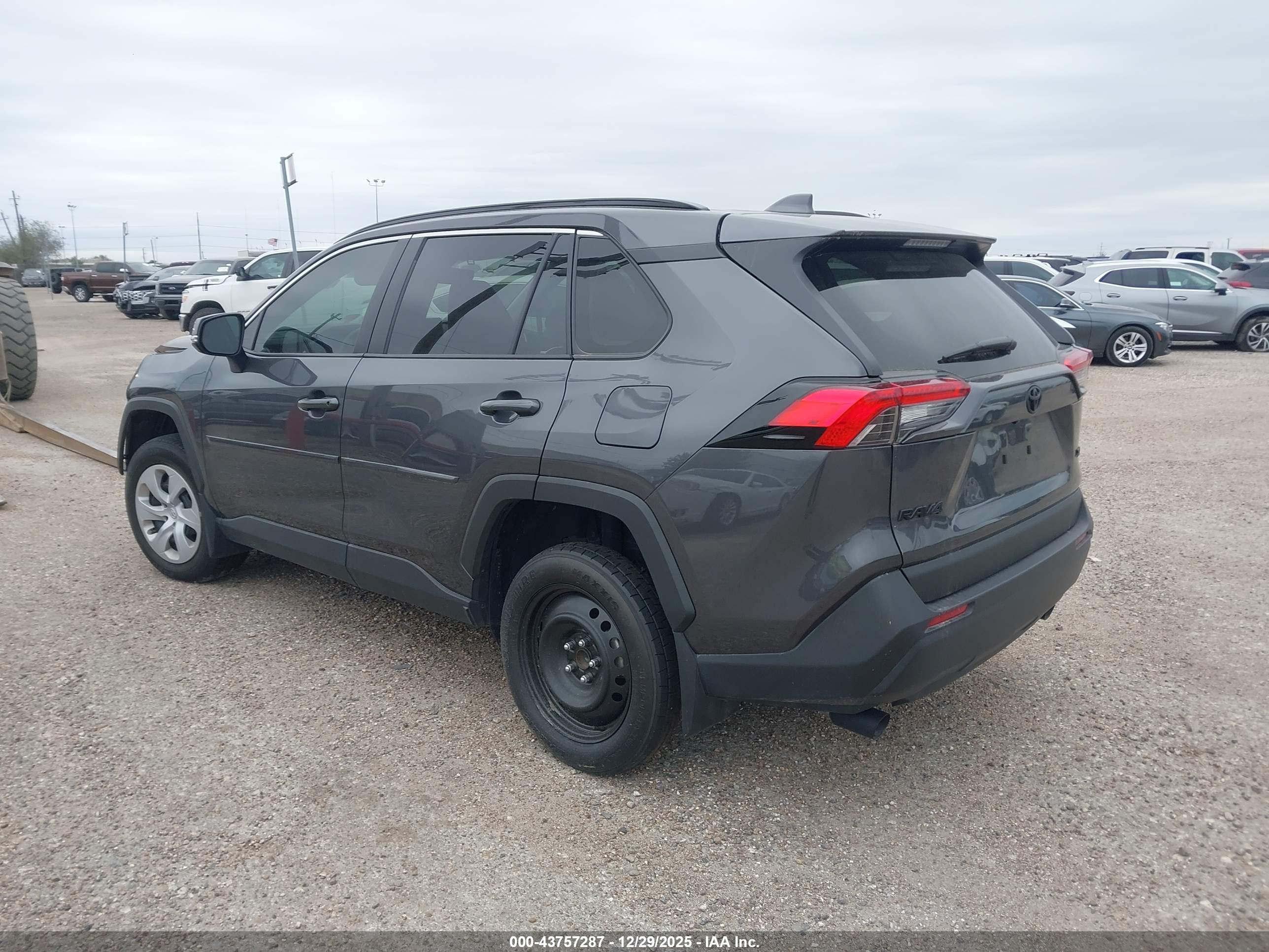 TOYOTA RAV4 image 3