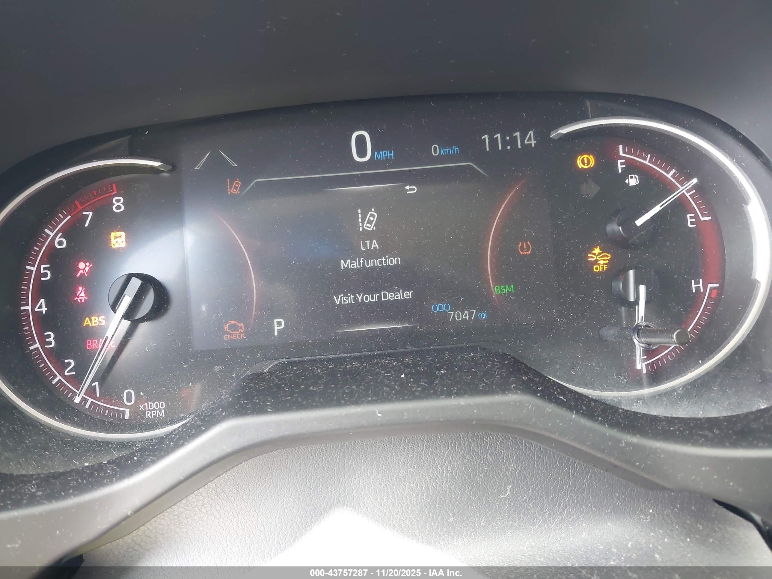 TOYOTA RAV4 image 7