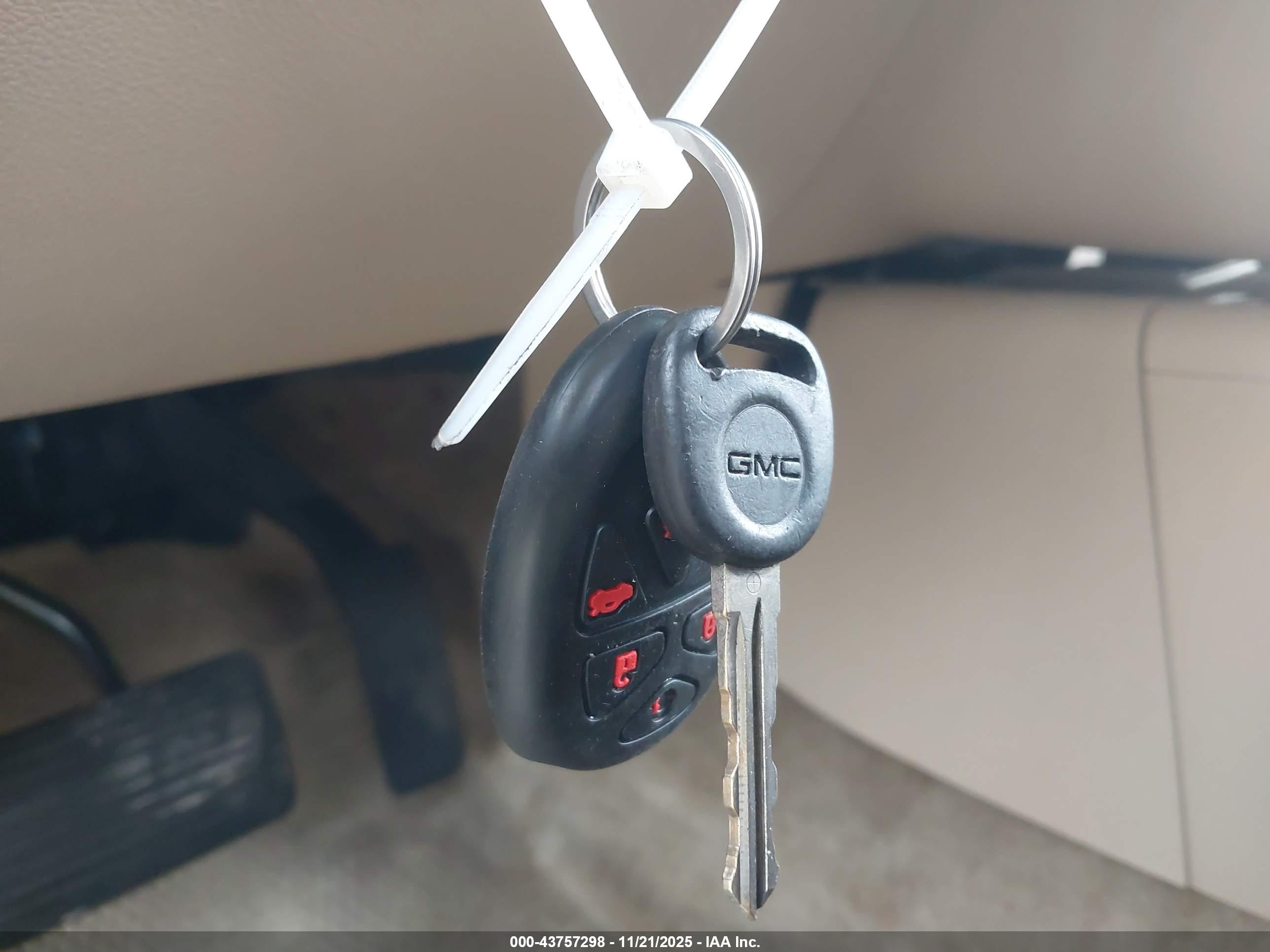 GMC YUKON image 11