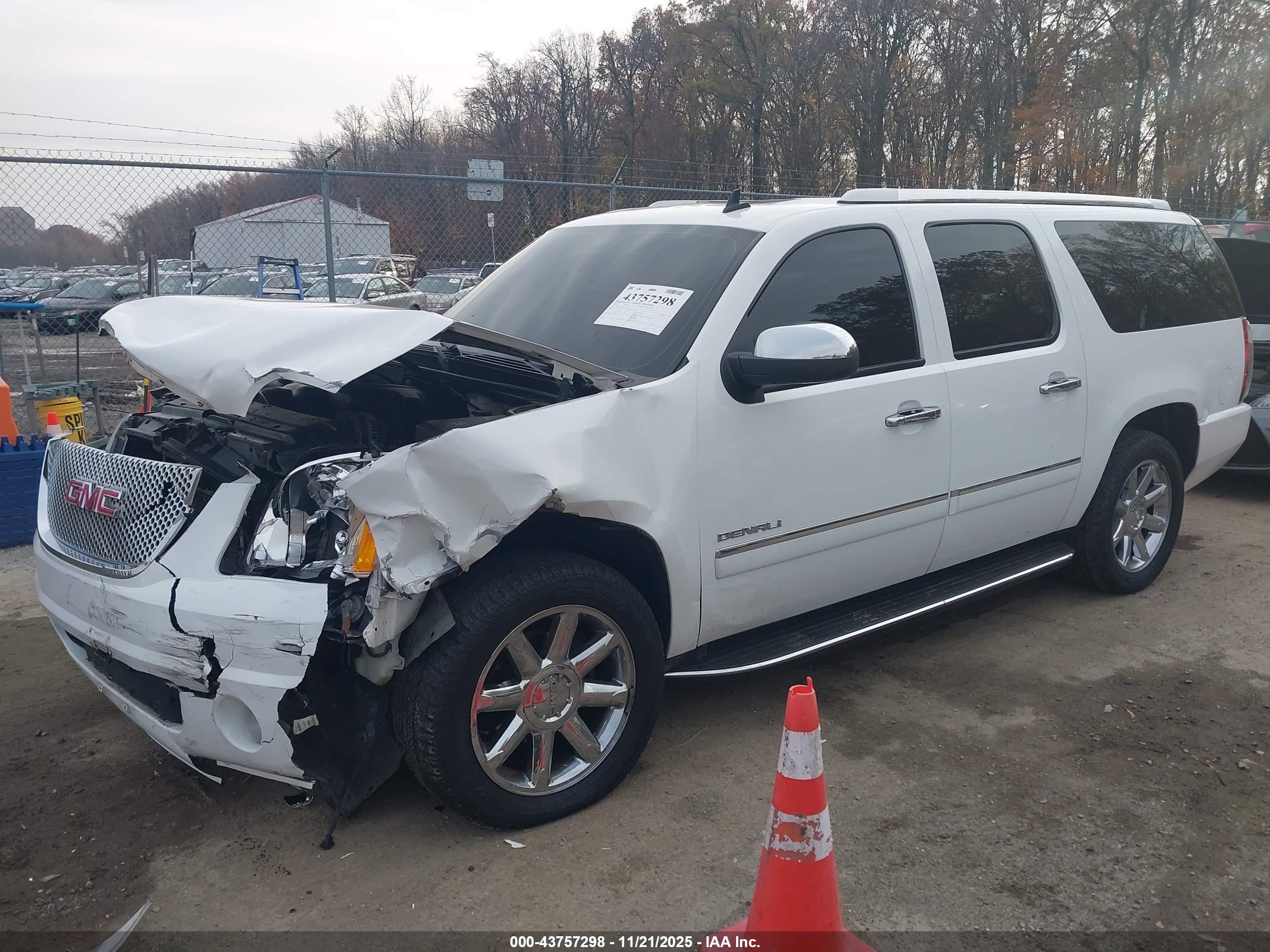 GMC YUKON image 2
