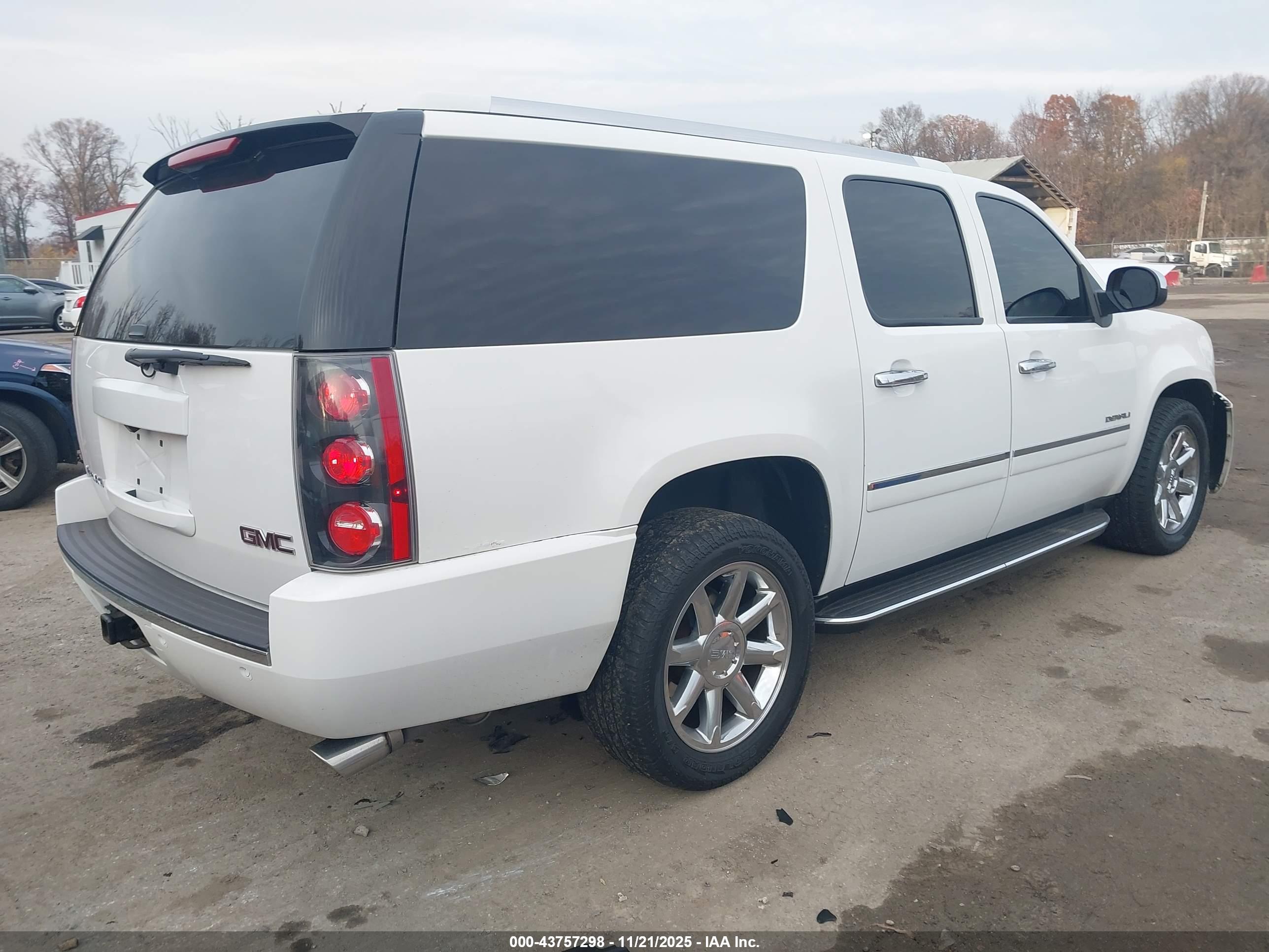 GMC YUKON image 4