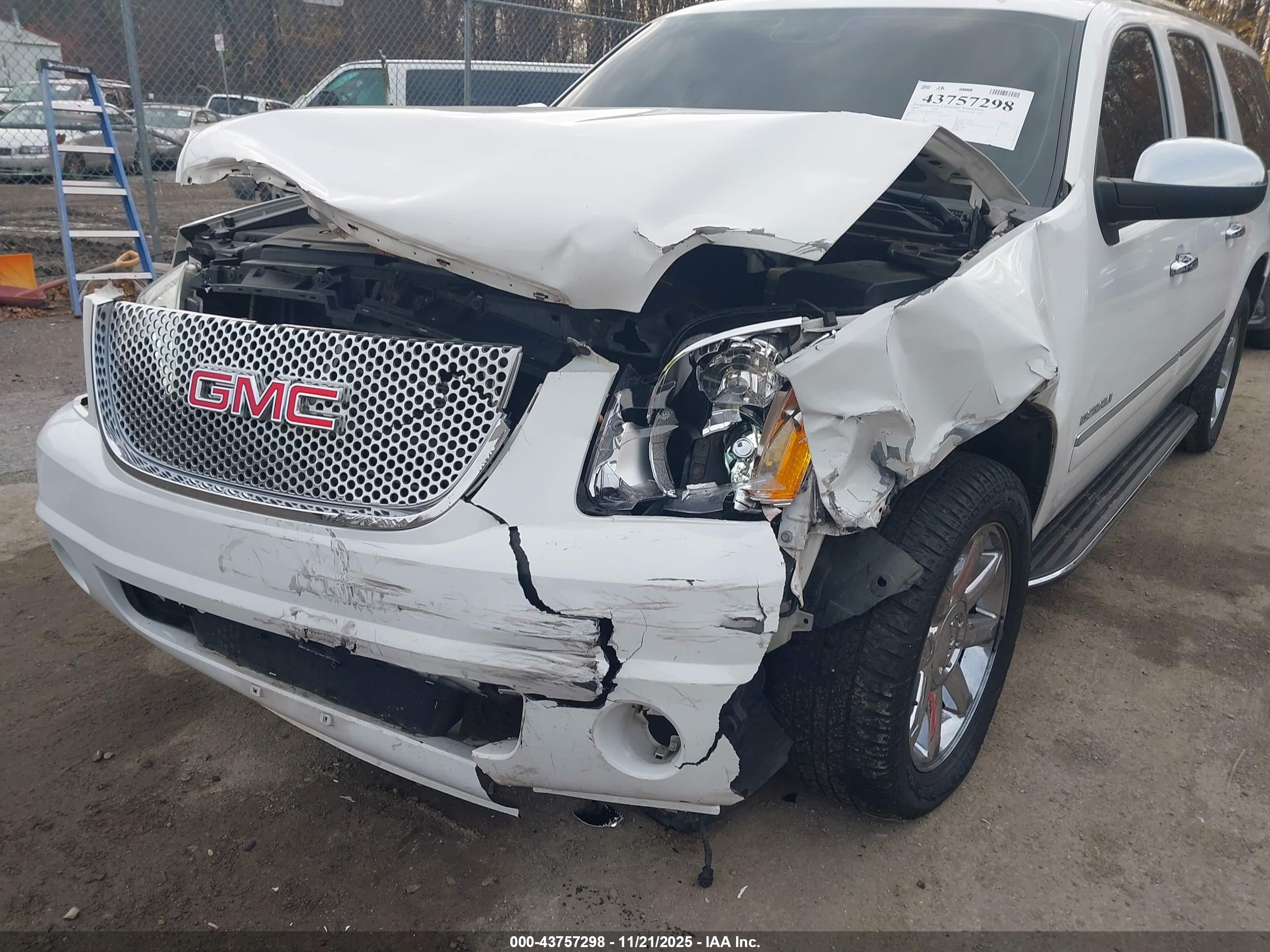 GMC YUKON image 6