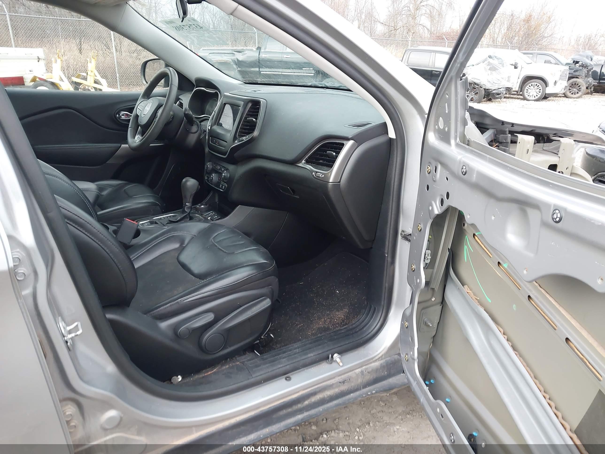 JEEP CHEROKEE image 5