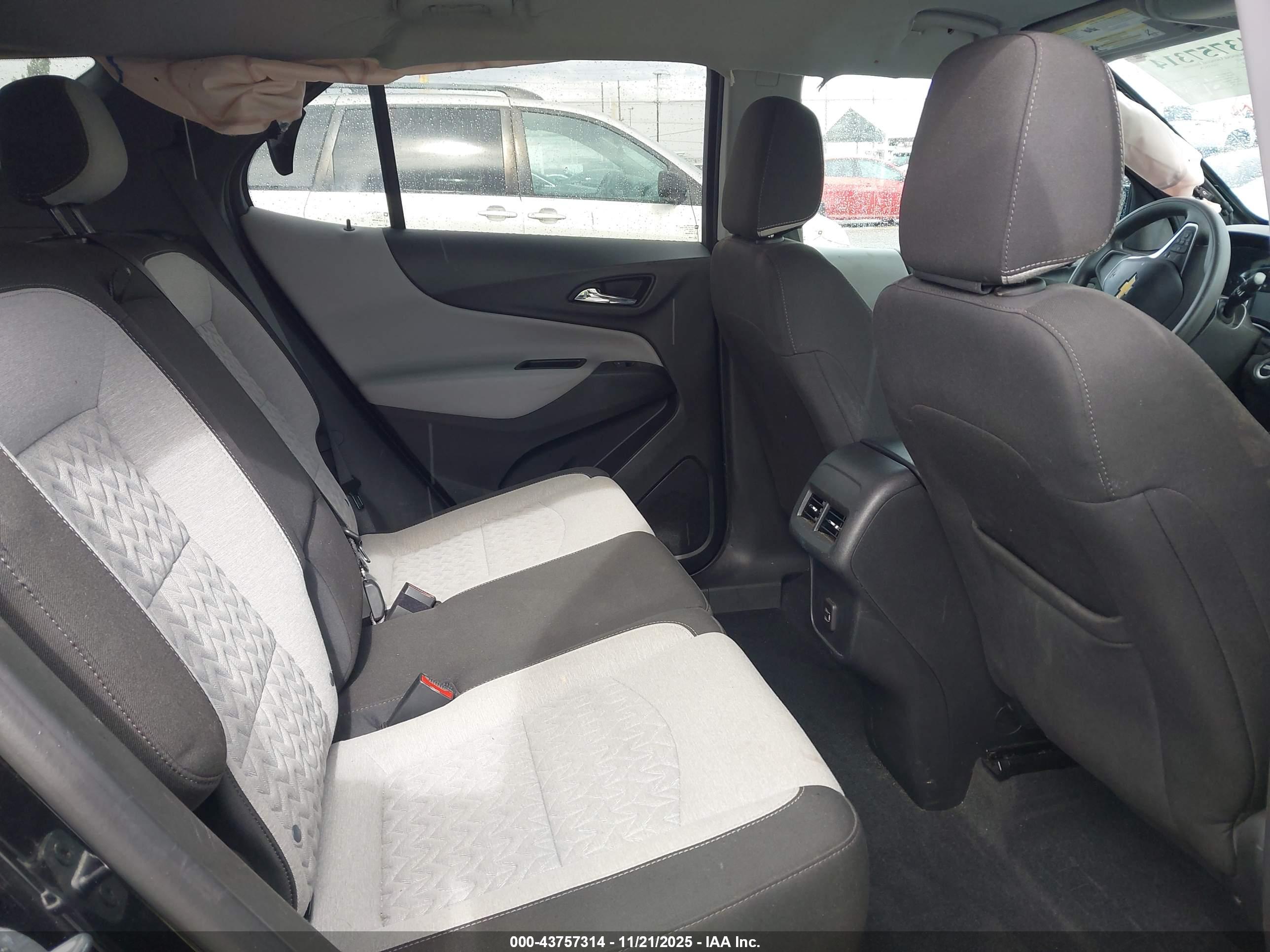 CHEVROLET EQUINOX image 8