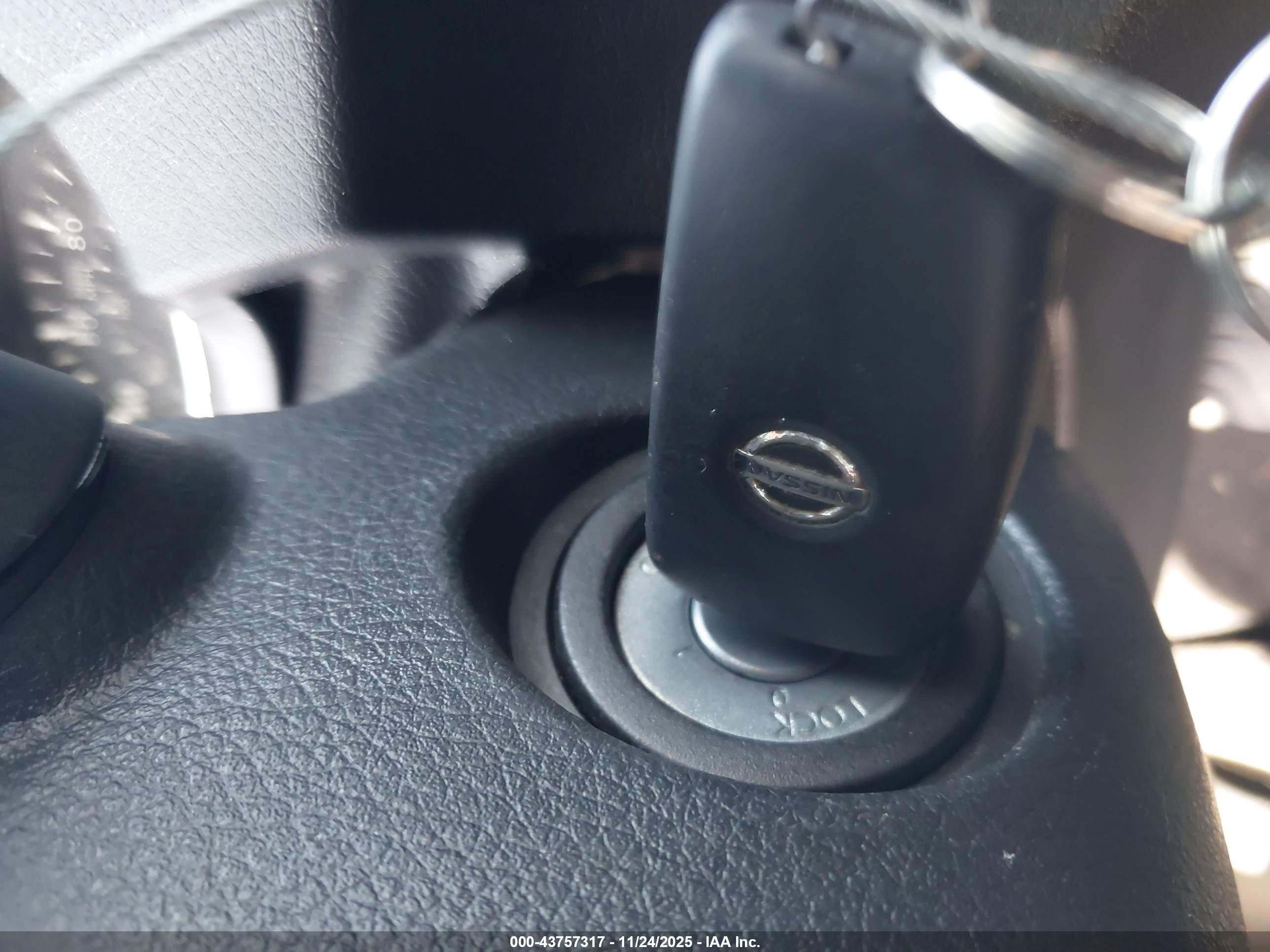 NISSAN ROGUE image 11