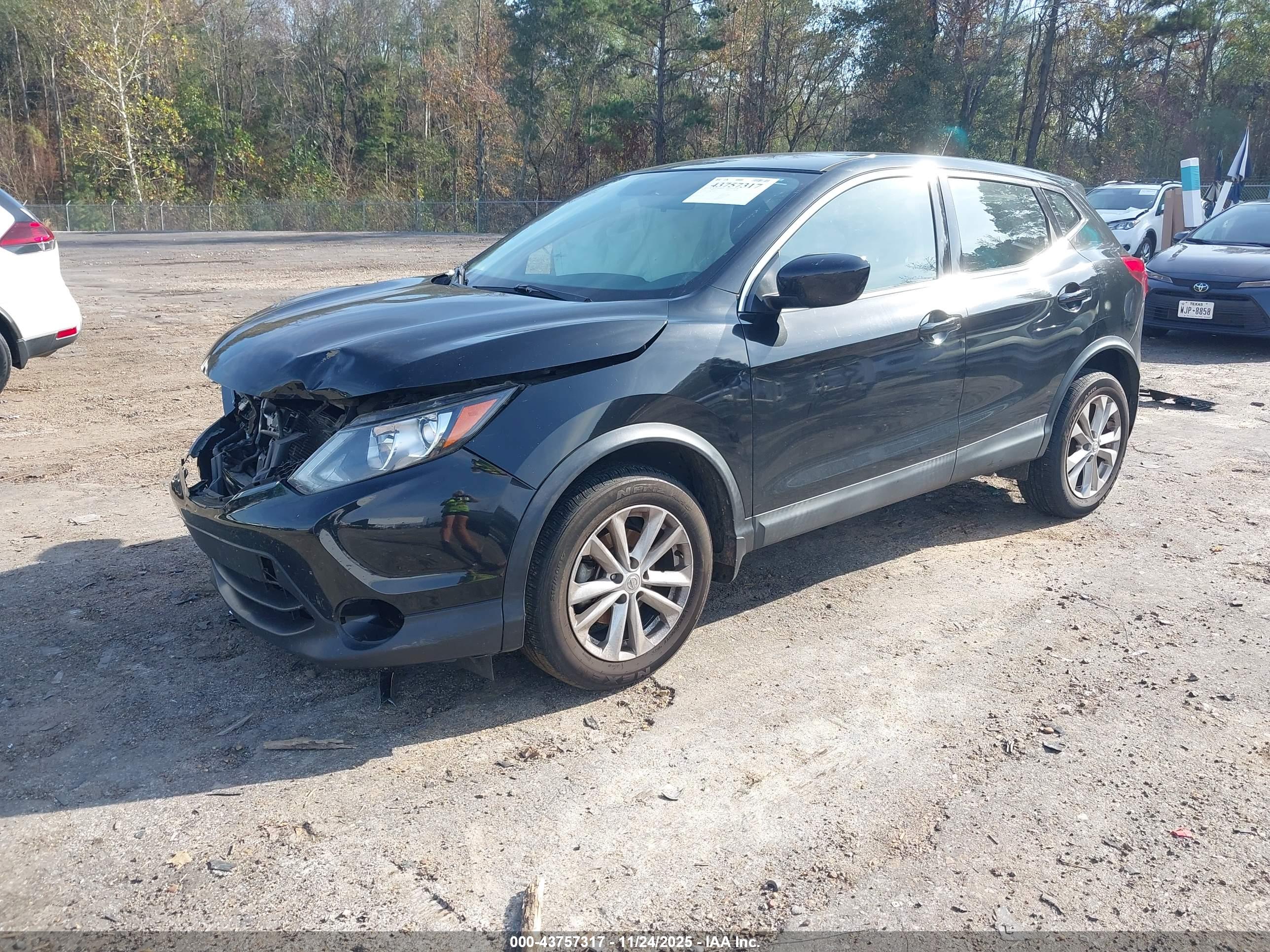 NISSAN ROGUE image 2