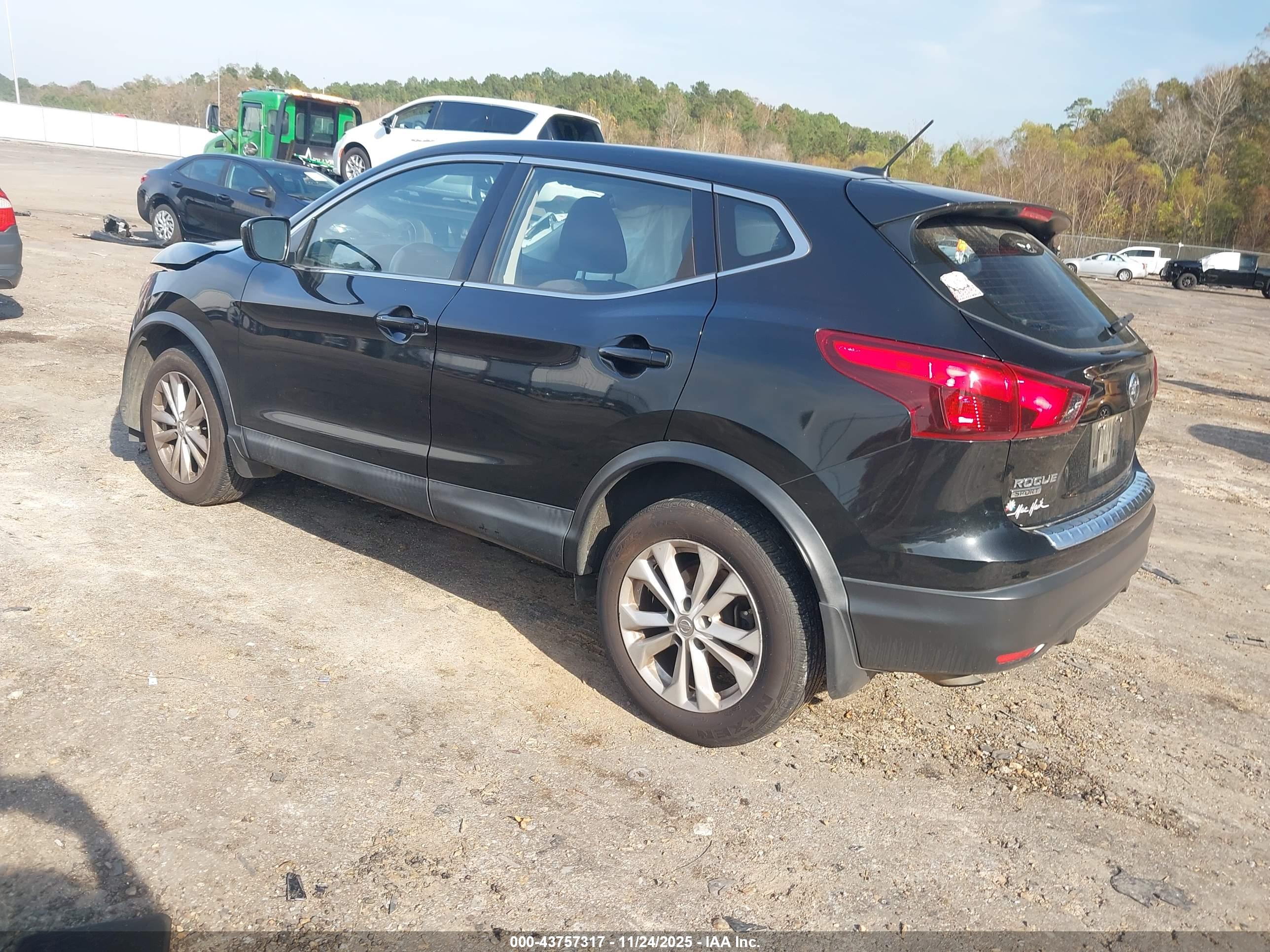 NISSAN ROGUE image 3
