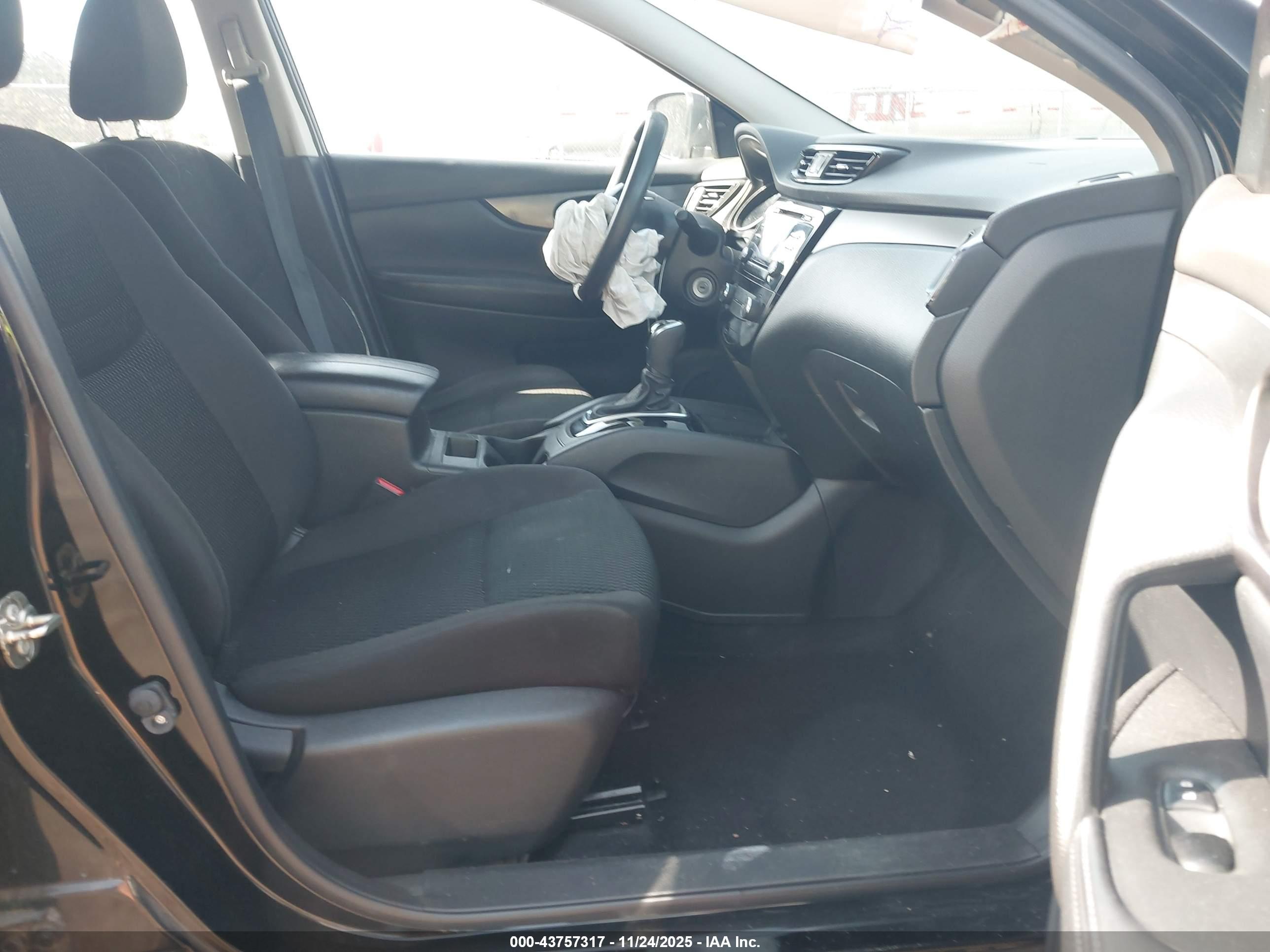 NISSAN ROGUE image 5
