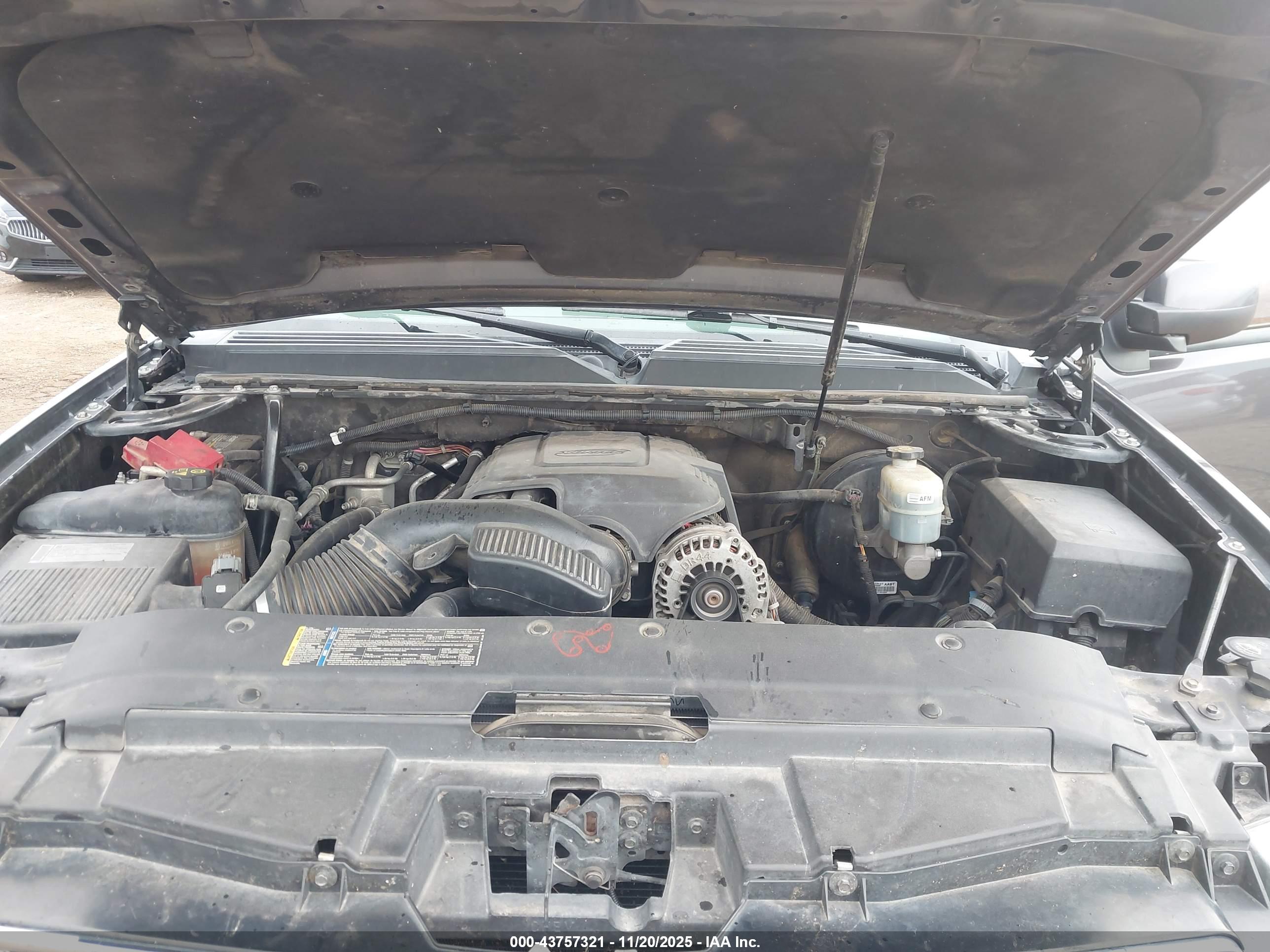 CHEVROLET TAHOE image 10