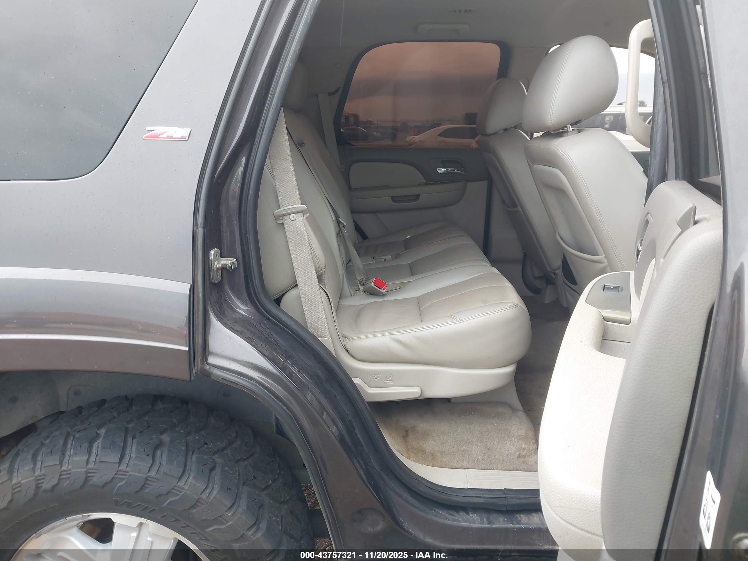 CHEVROLET TAHOE image 8