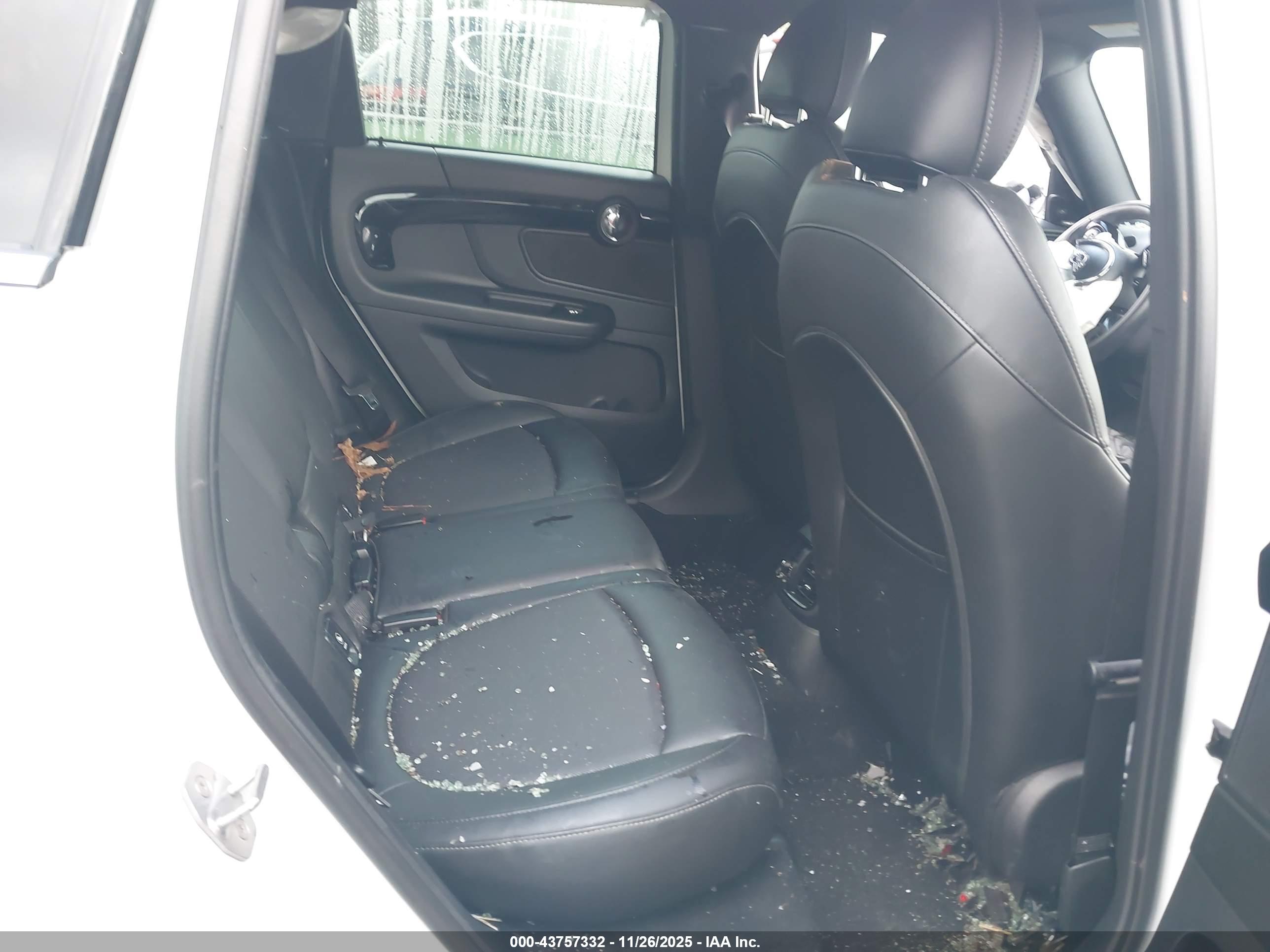 MINI COUNTRYMAN image 8