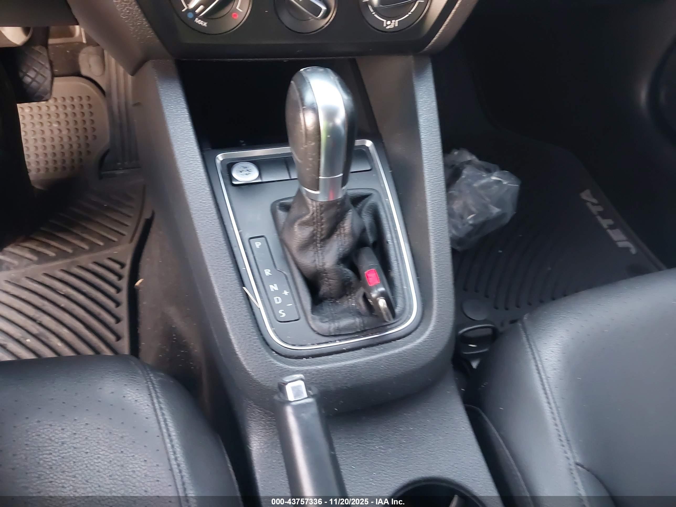 VOLKSWAGEN JETTA image 11