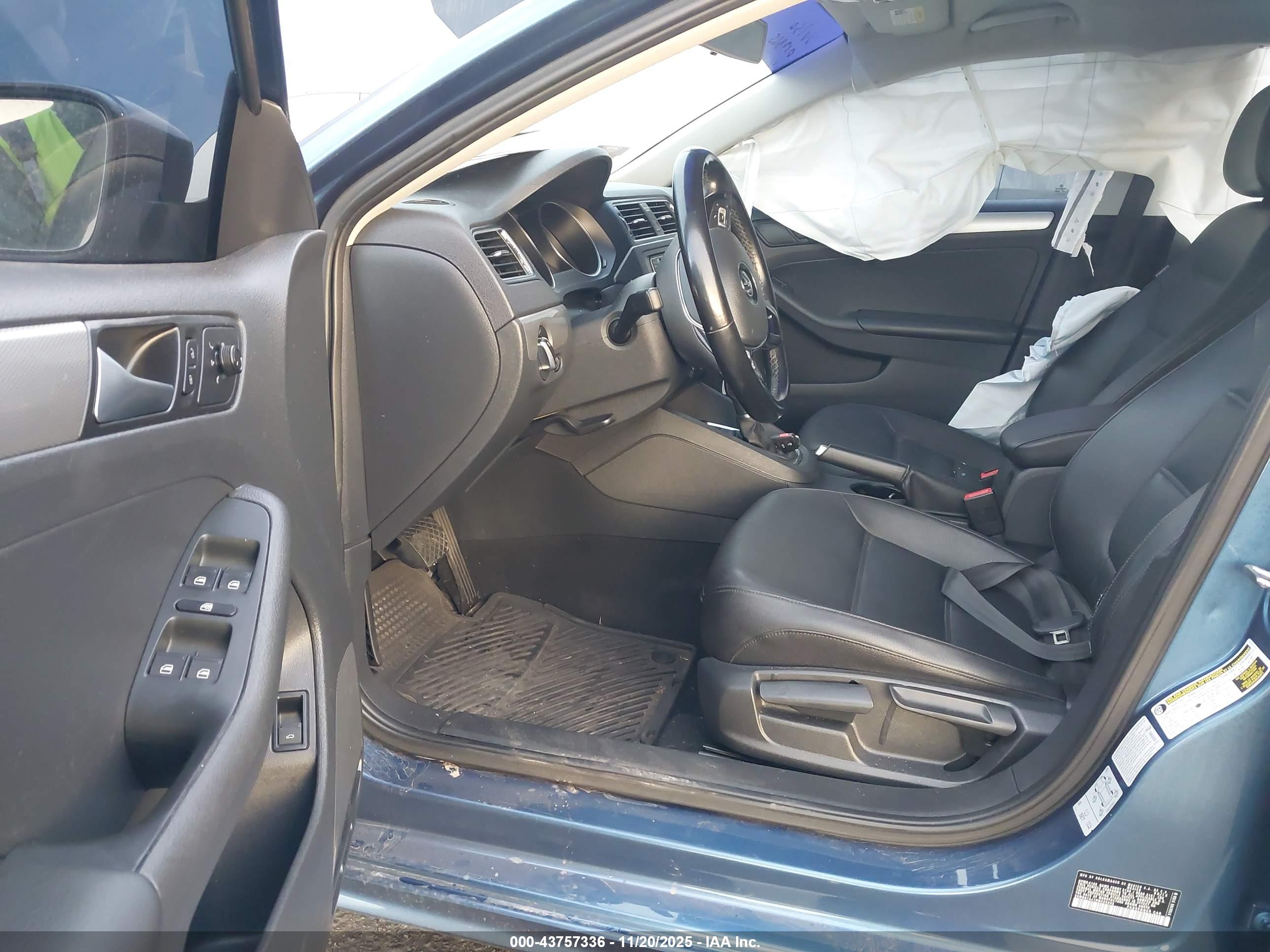 VOLKSWAGEN JETTA image 5