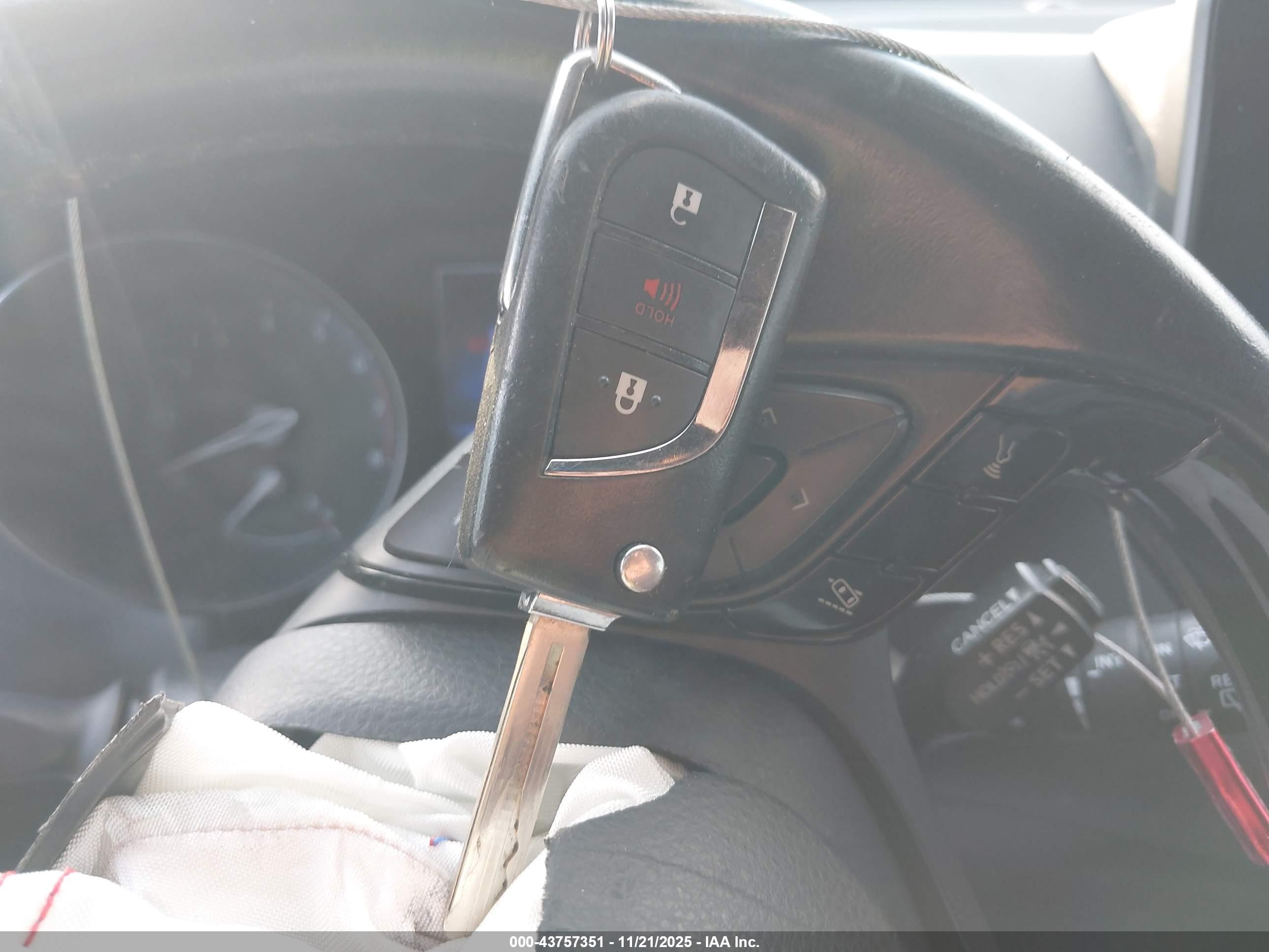 TOYOTA C-HR image 11