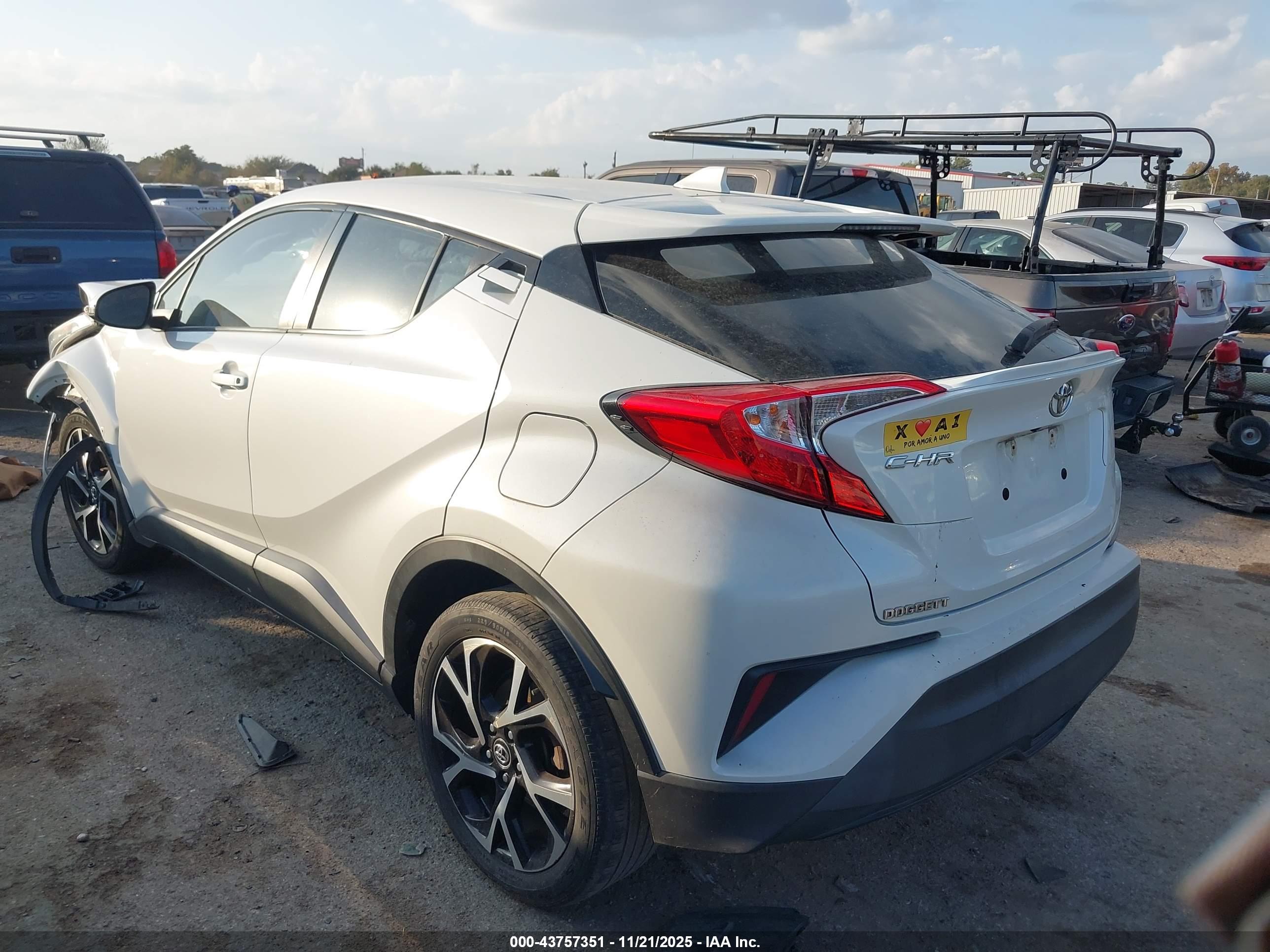 TOYOTA C-HR image 3