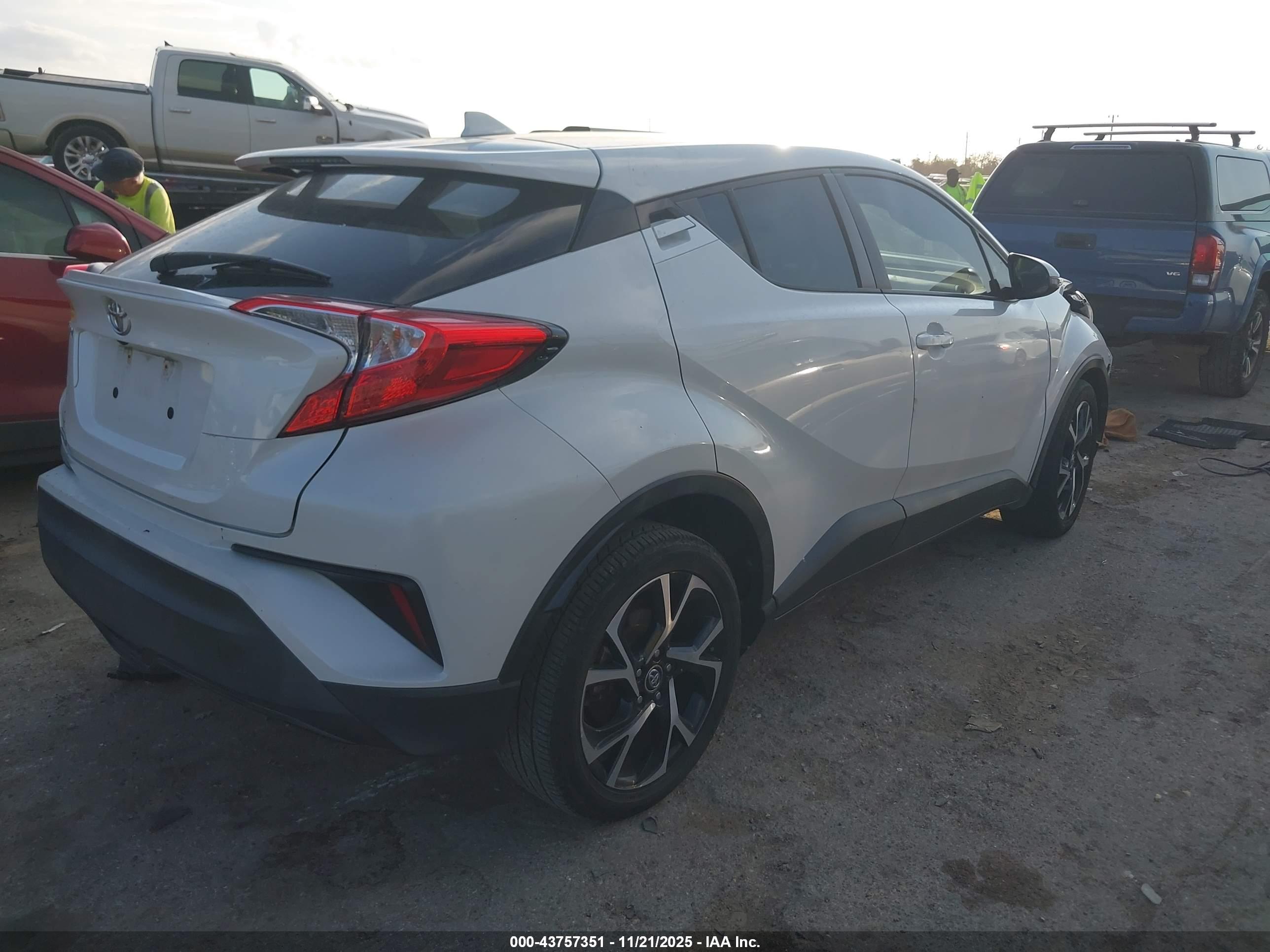 TOYOTA C-HR image 4