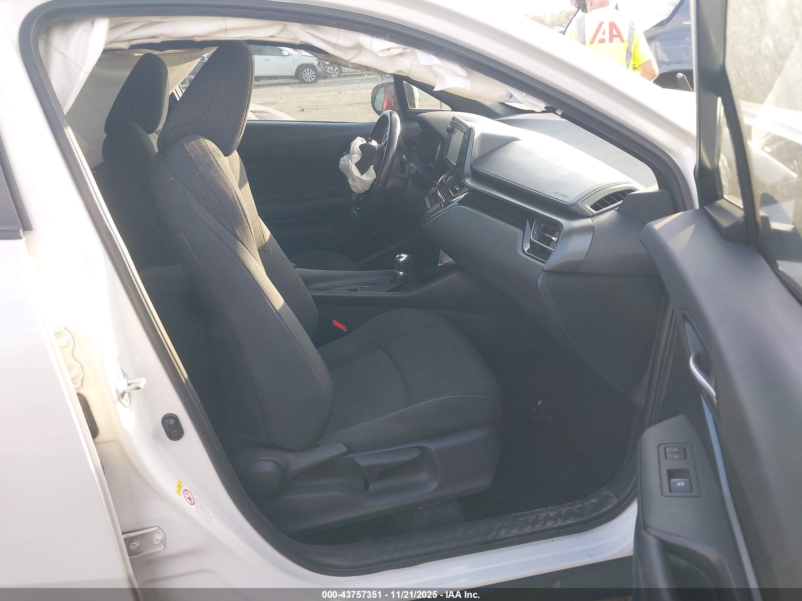 TOYOTA C-HR image 5