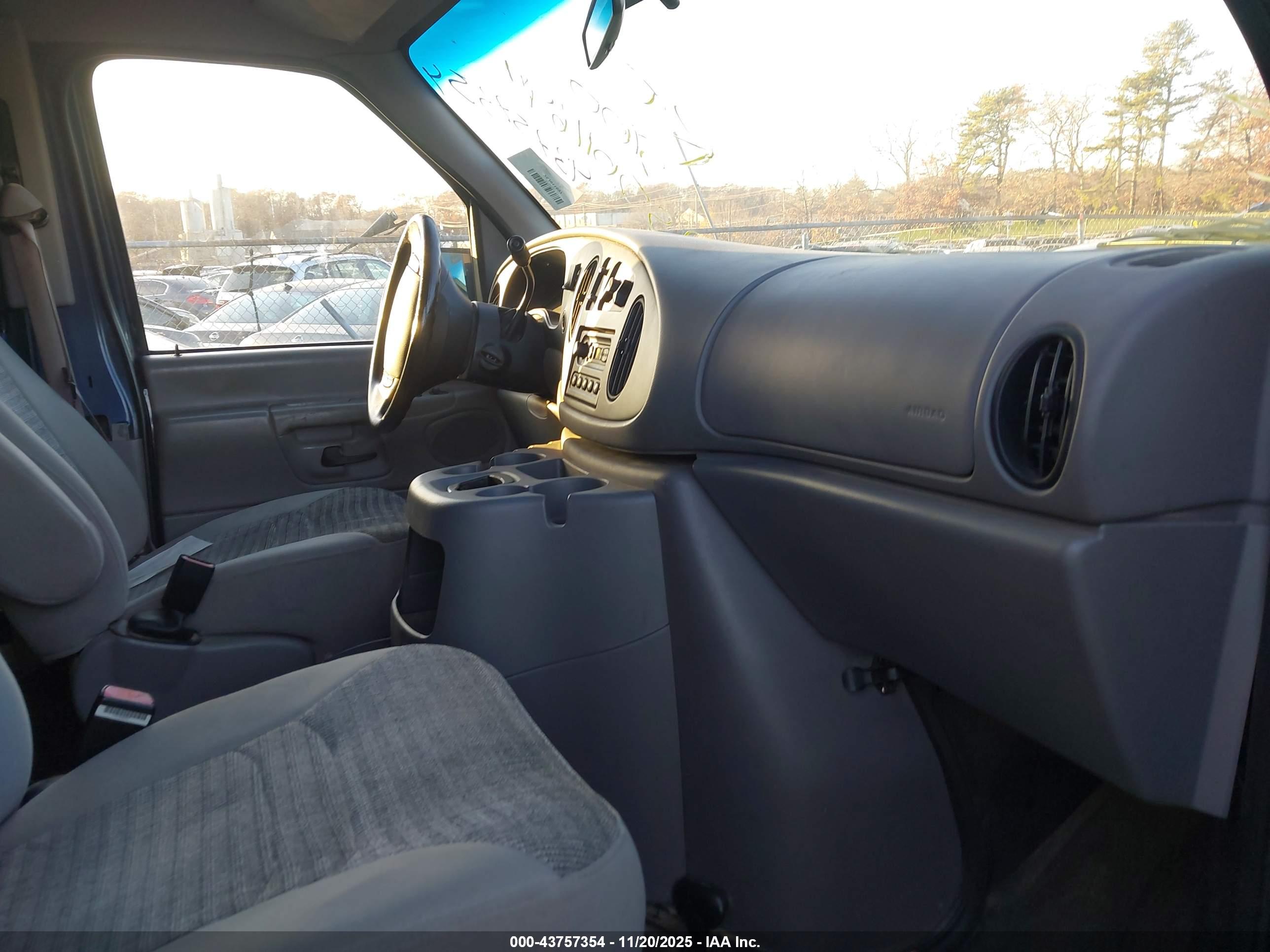 FORD E-150 image 5