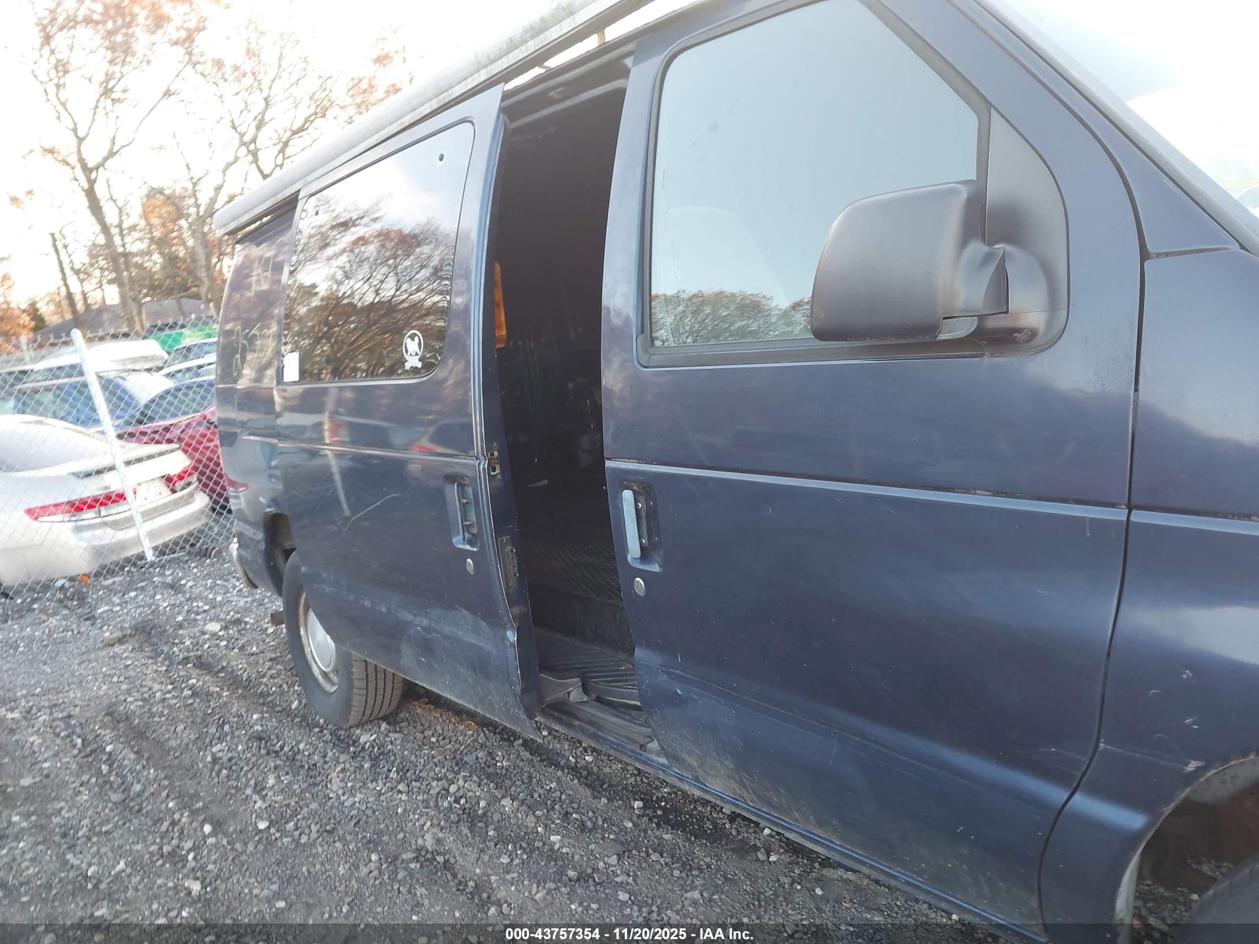 FORD E-150 image 6
