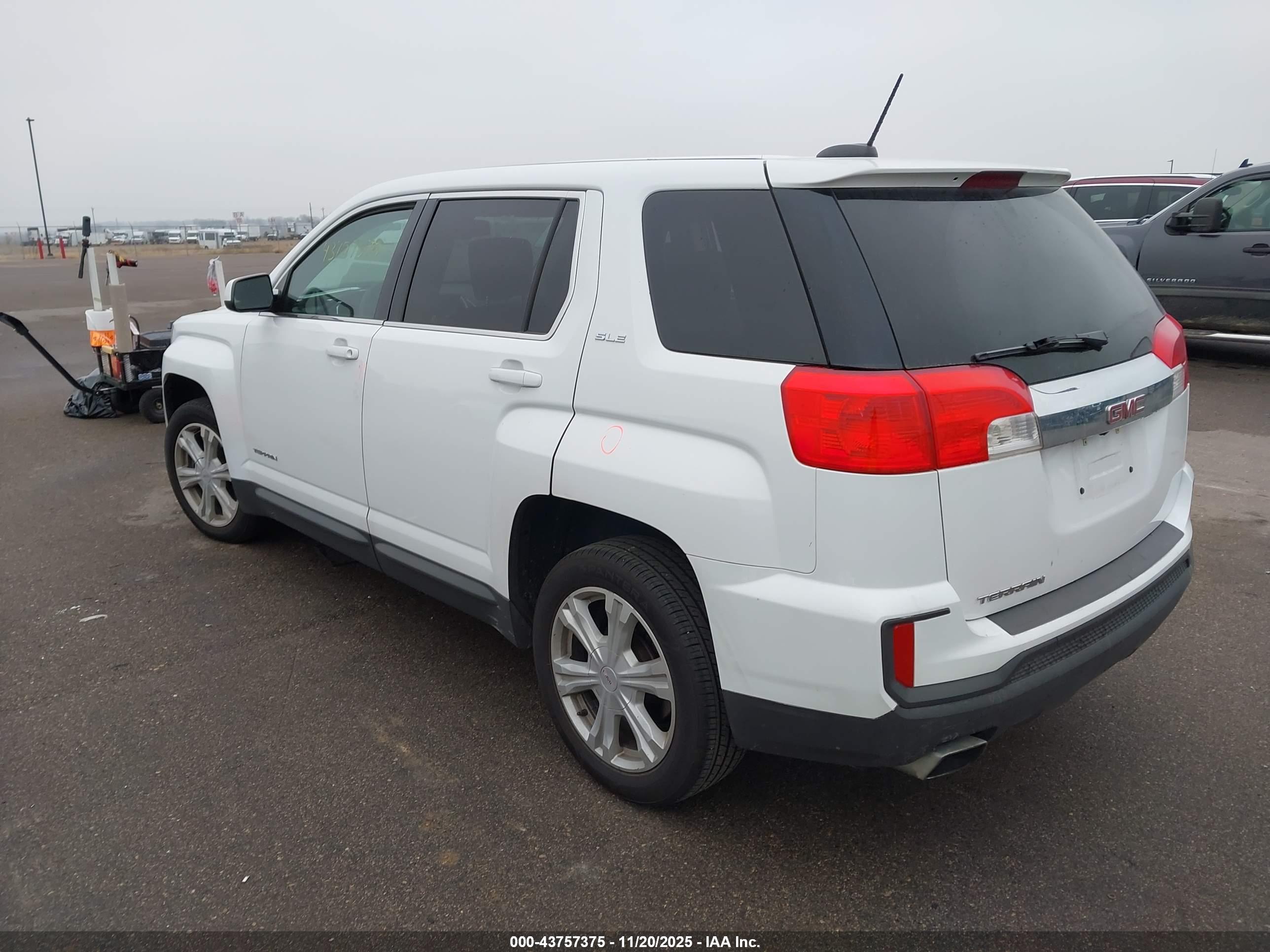 GMC TERRAIN image 3