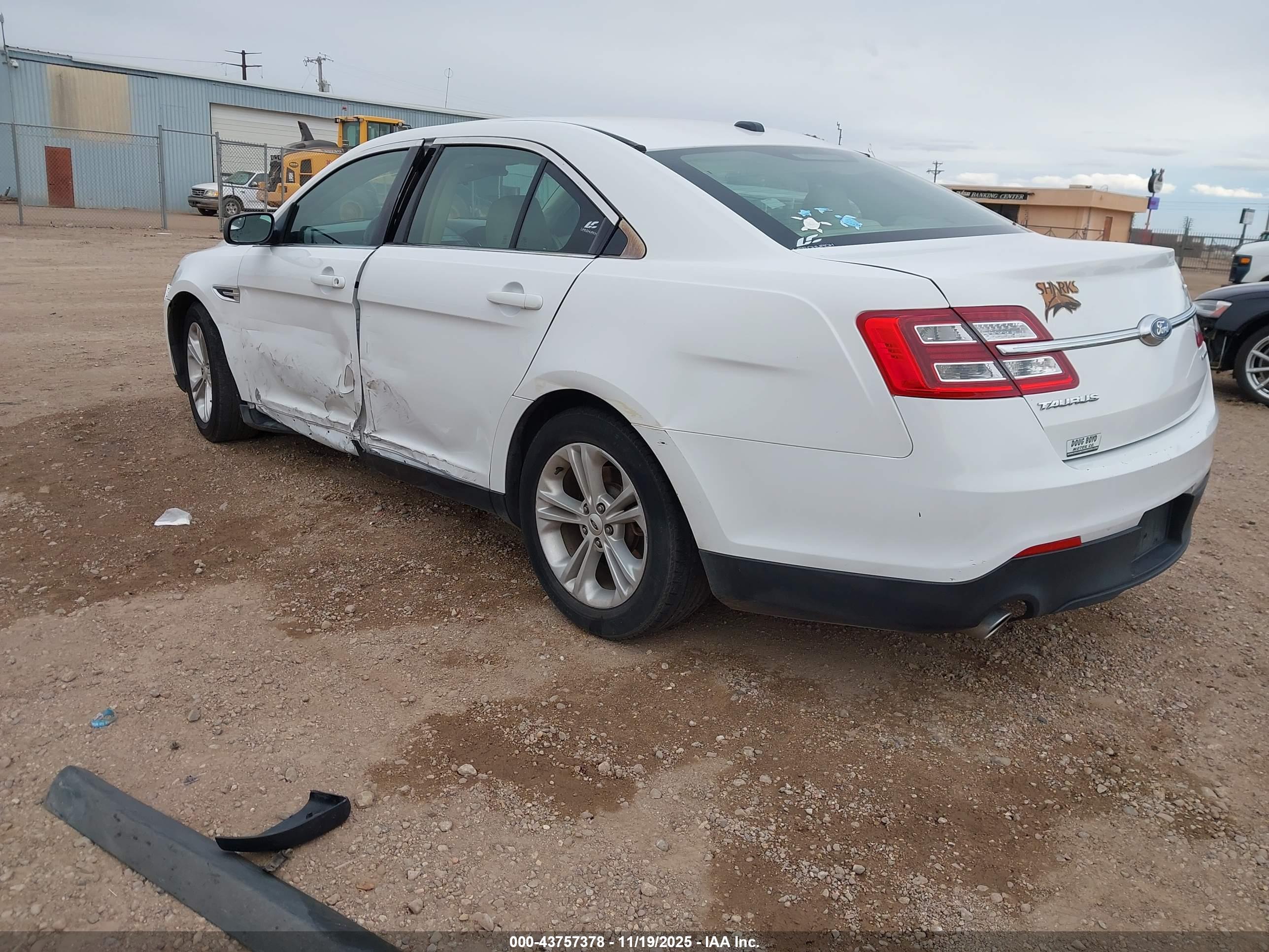 FORD TAURUS image 3
