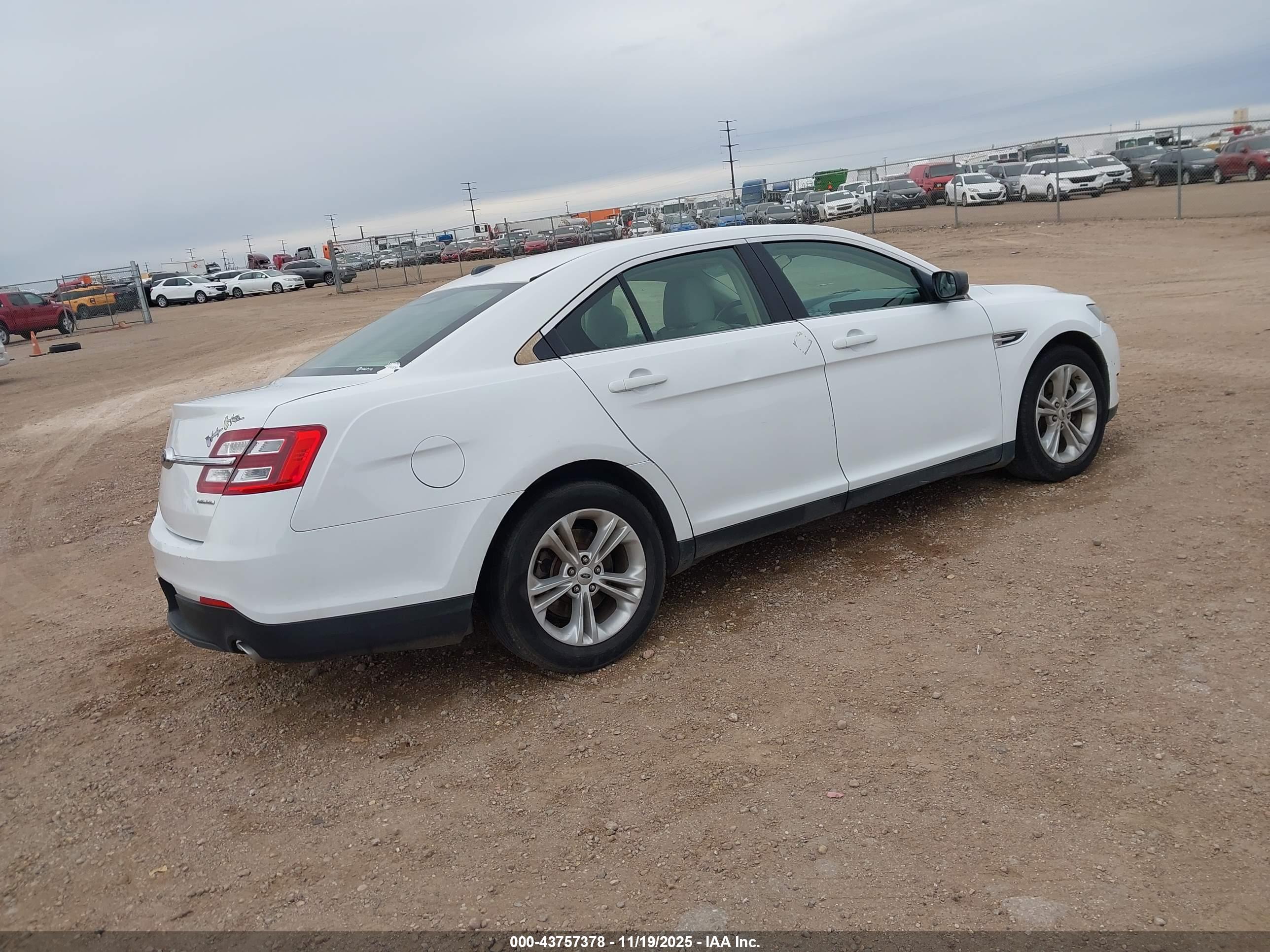 FORD TAURUS image 4