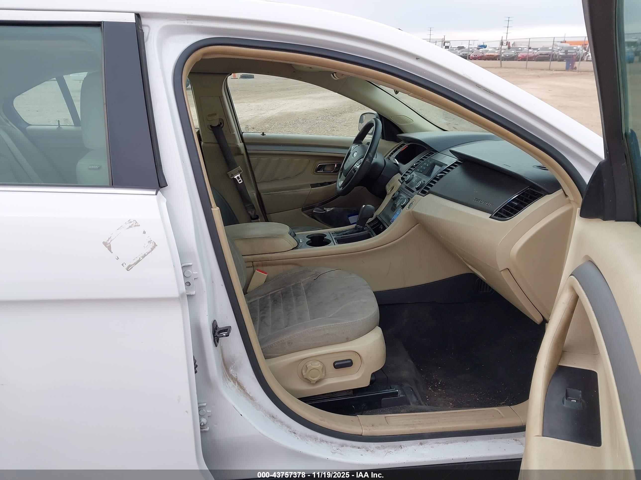 FORD TAURUS image 5