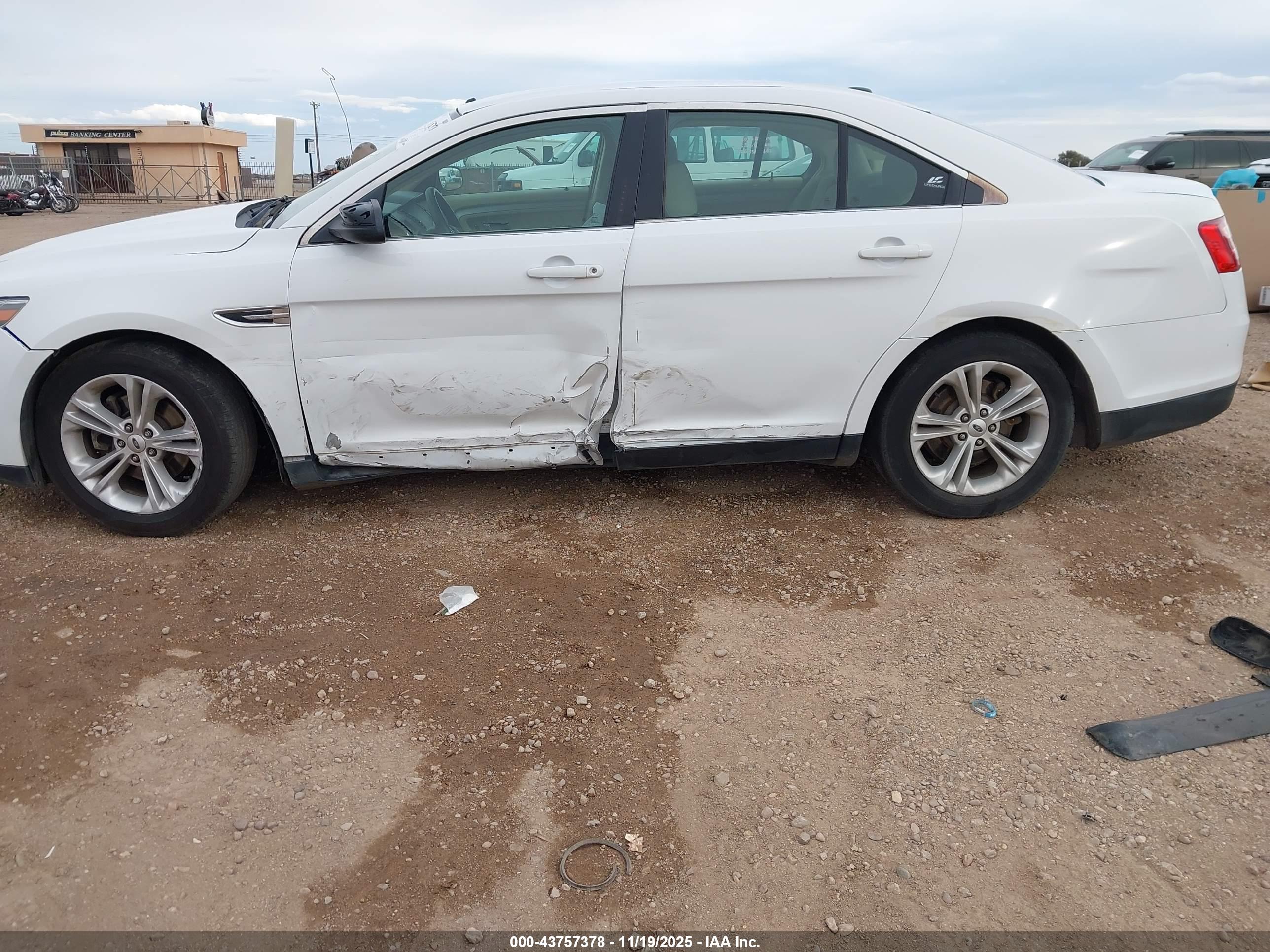 FORD TAURUS image 6