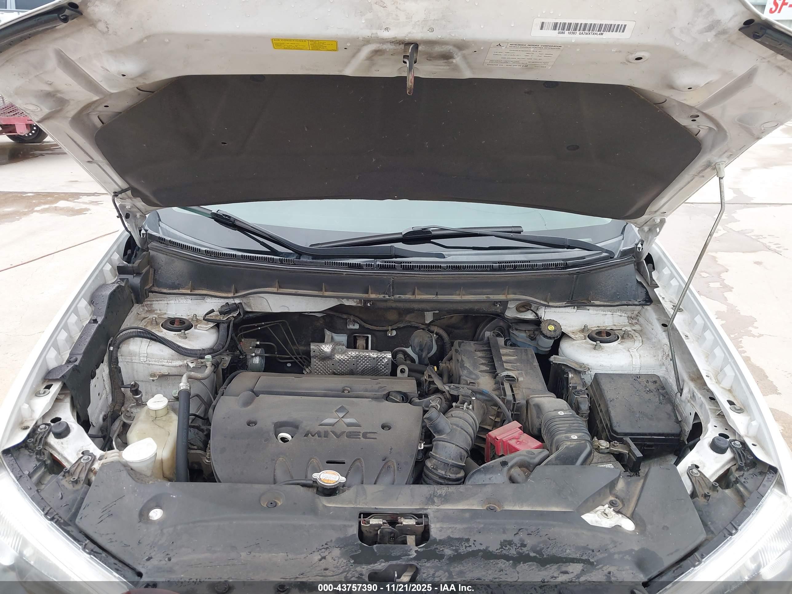MITSUBISHI OUTLANDER image 10