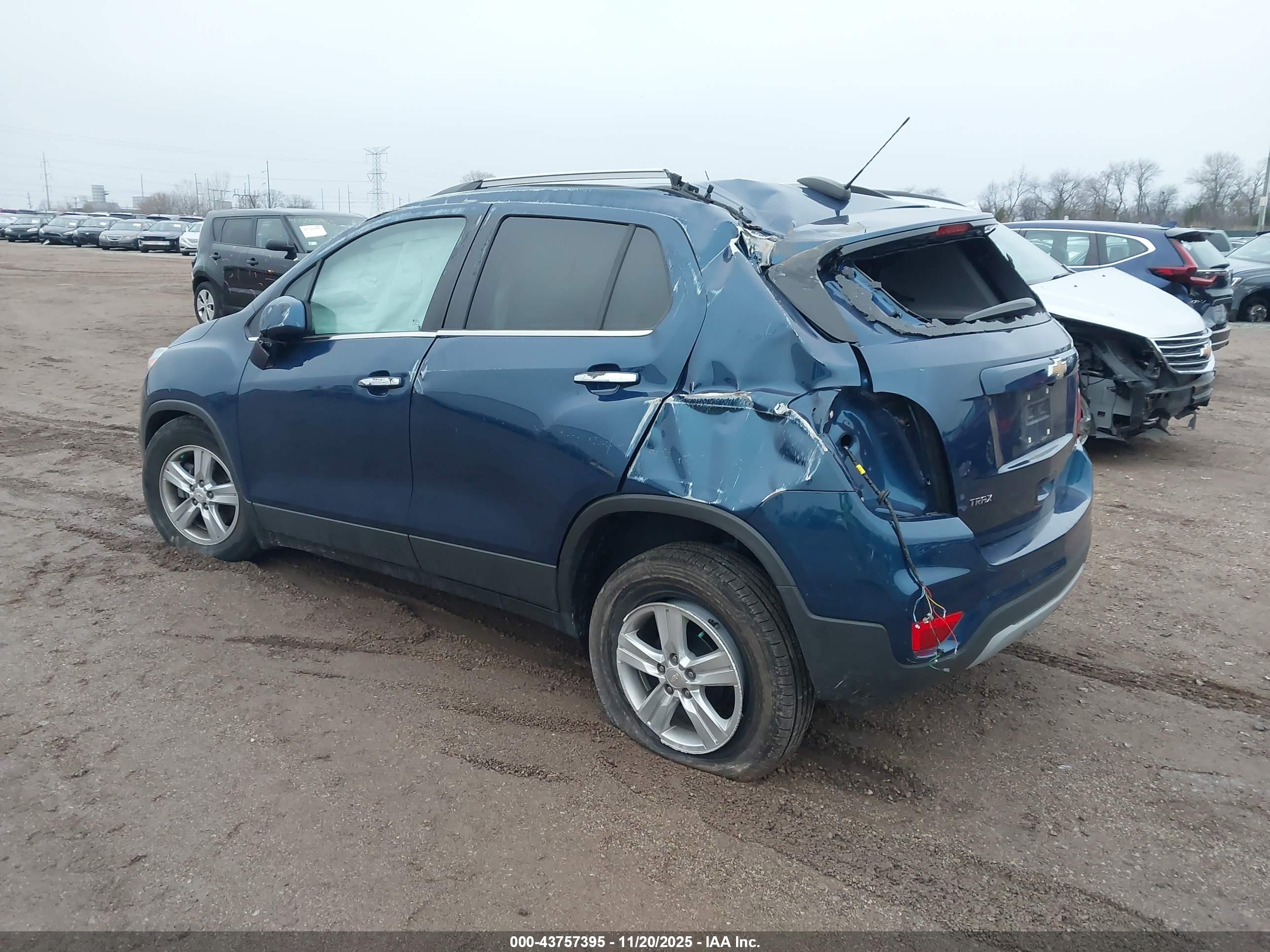 CHEVROLET TRAX image 3