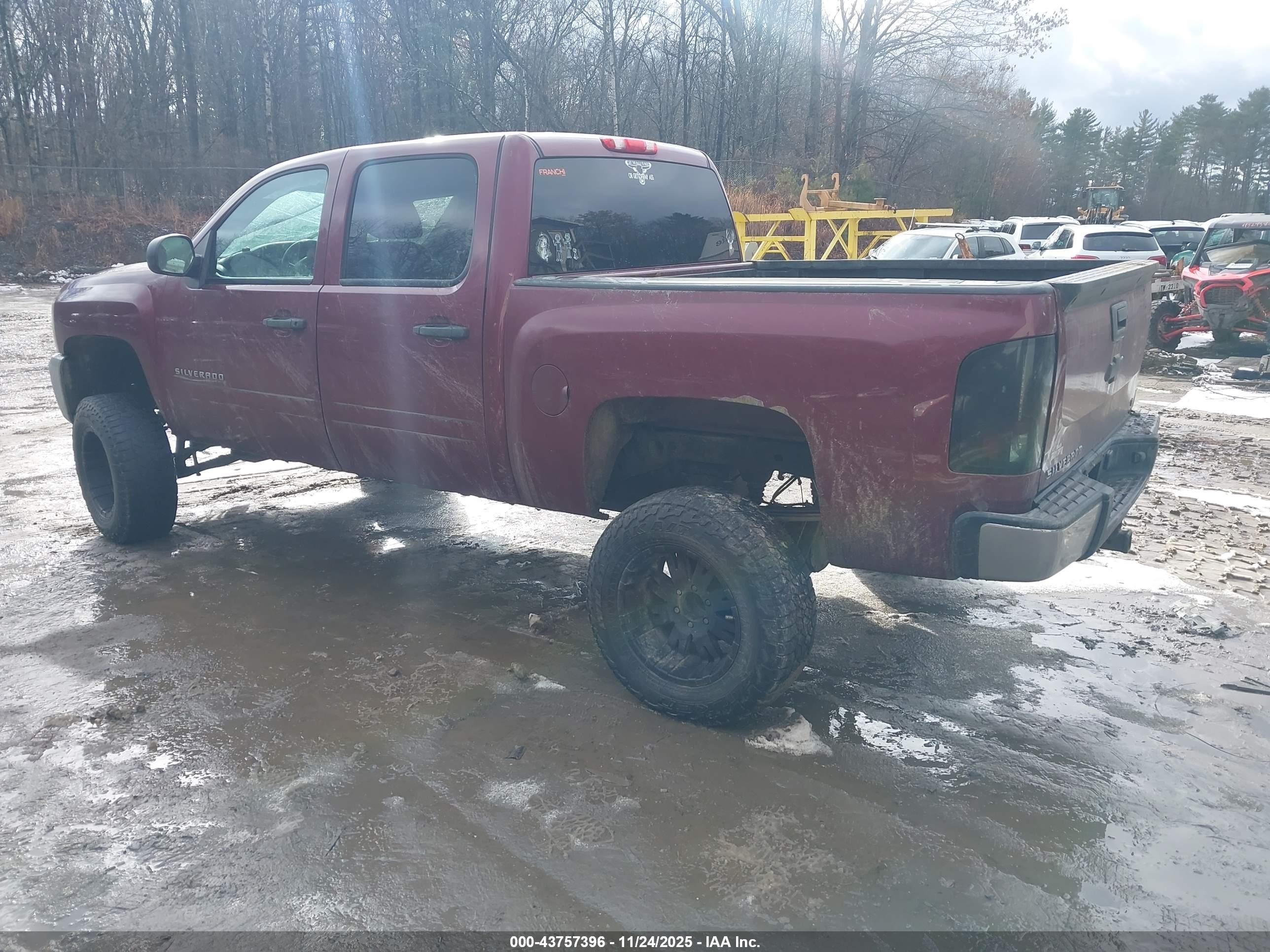CHEVROLET SILVERADO image 3