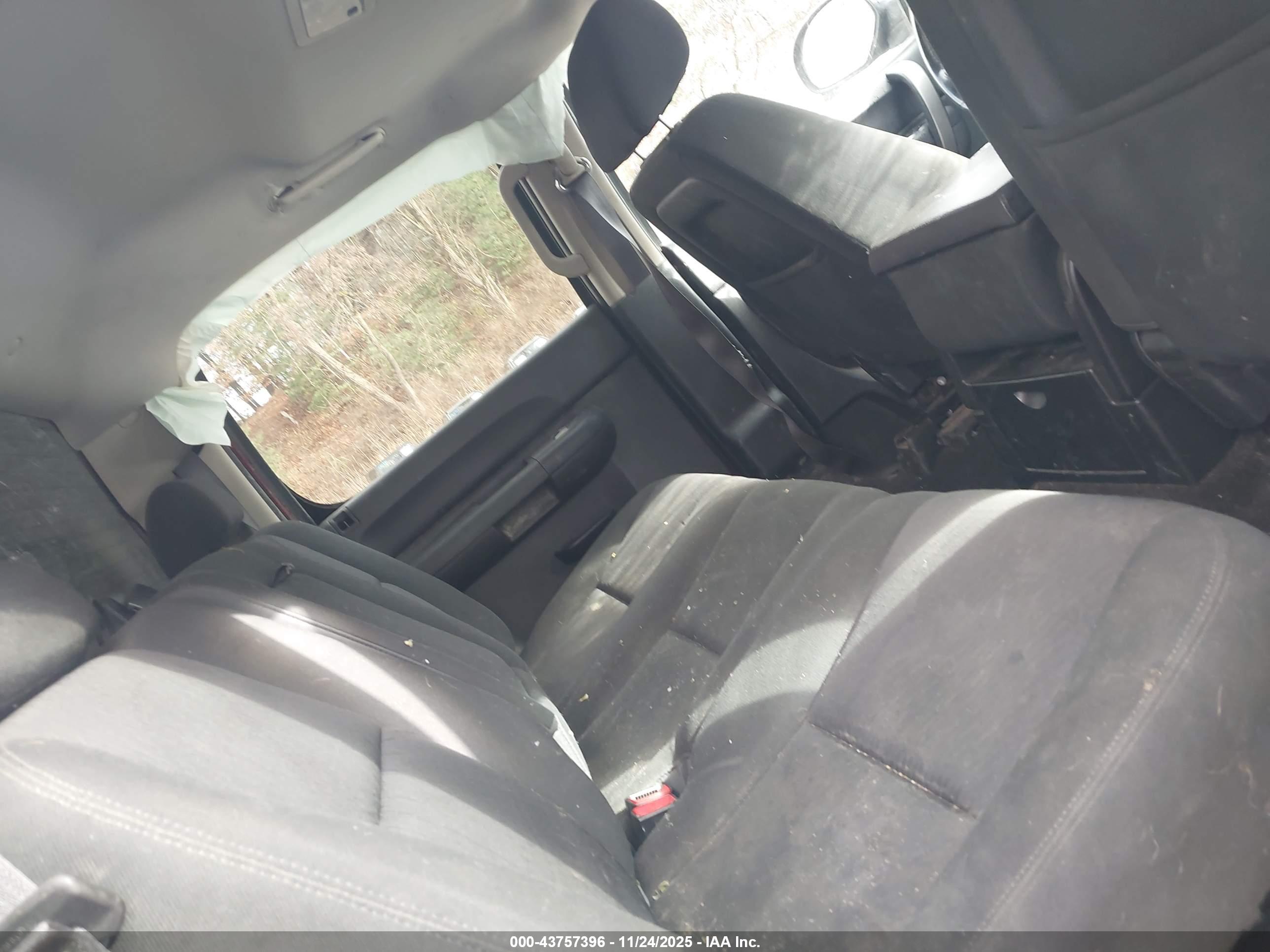 CHEVROLET SILVERADO image 8