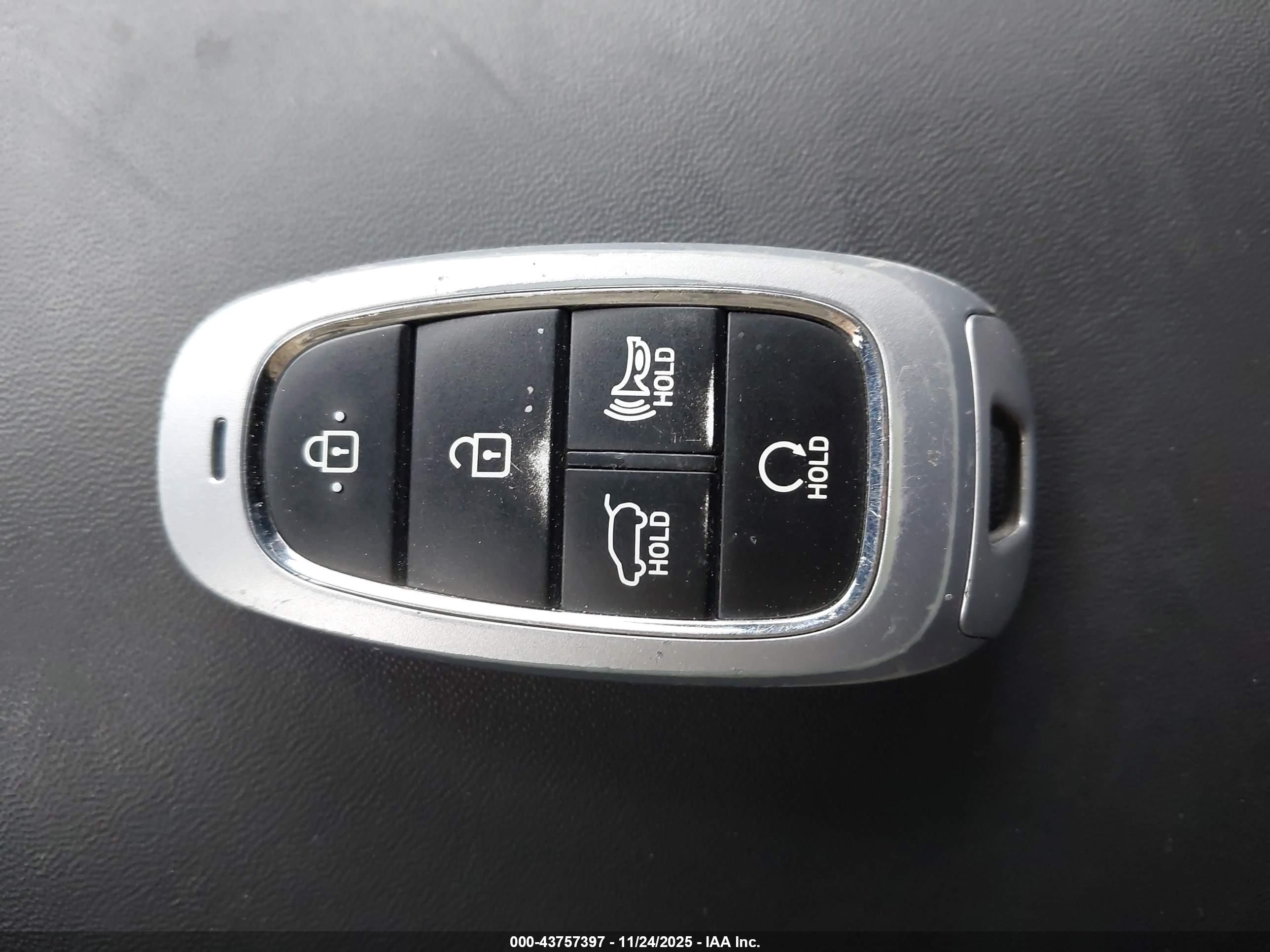 HYUNDAI SANTA image 11