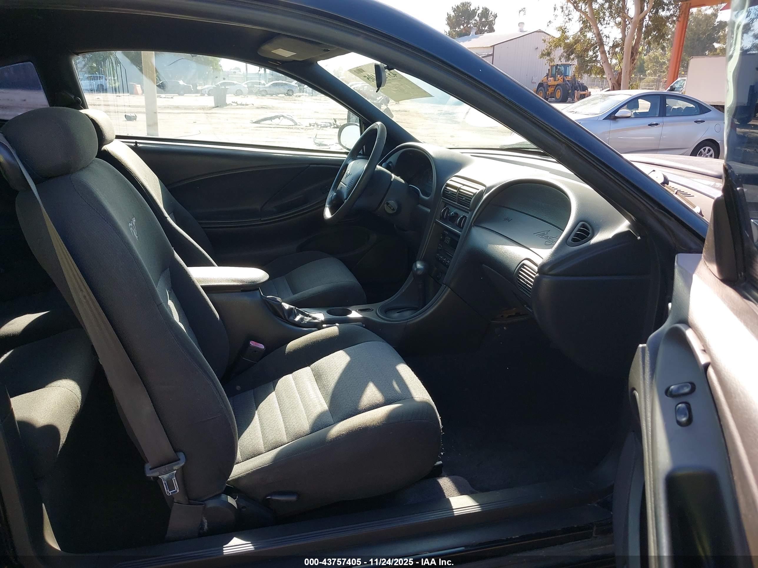 FORD MUSTANG image 5