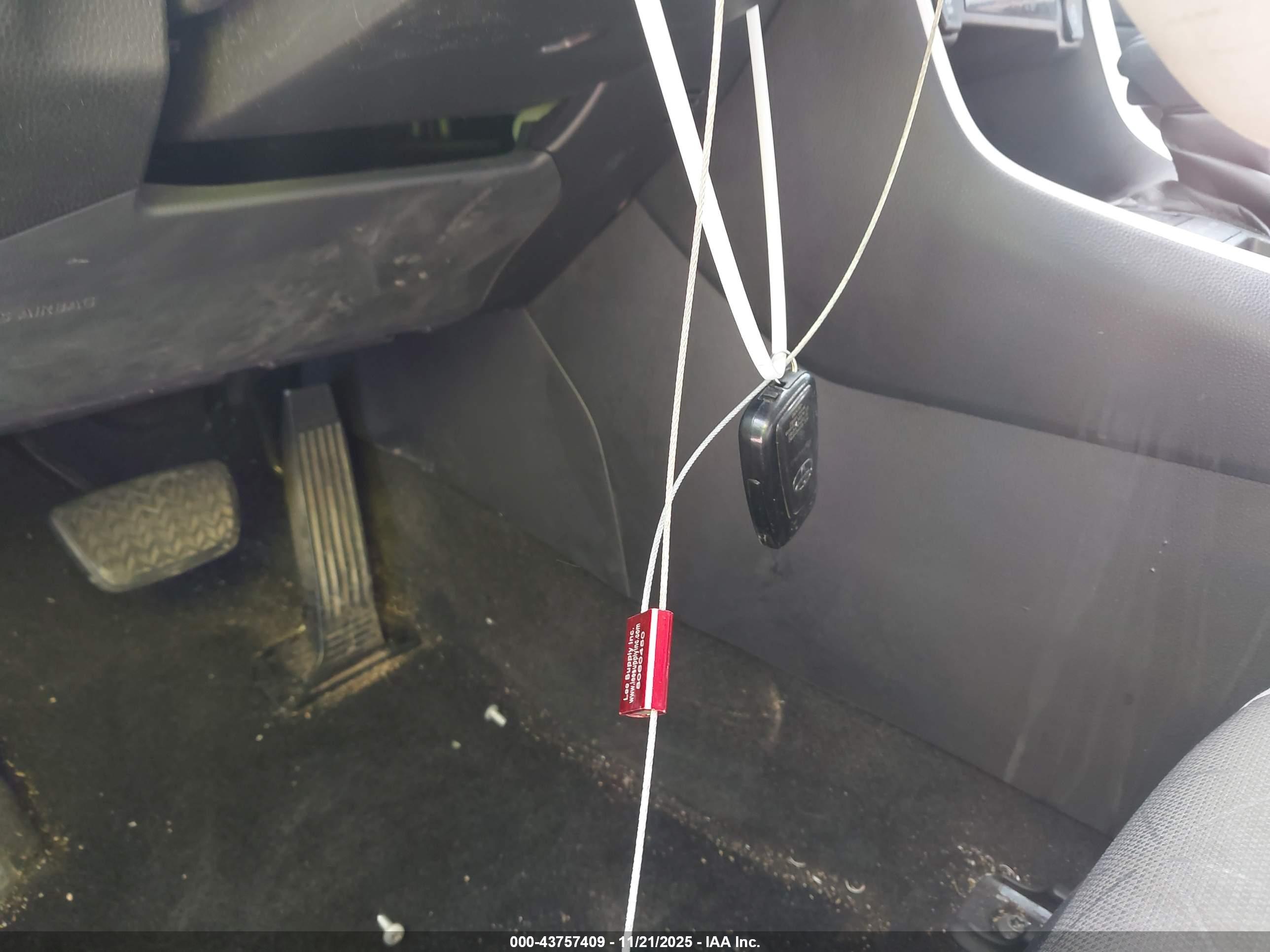 TOYOTA RAV4 image 11