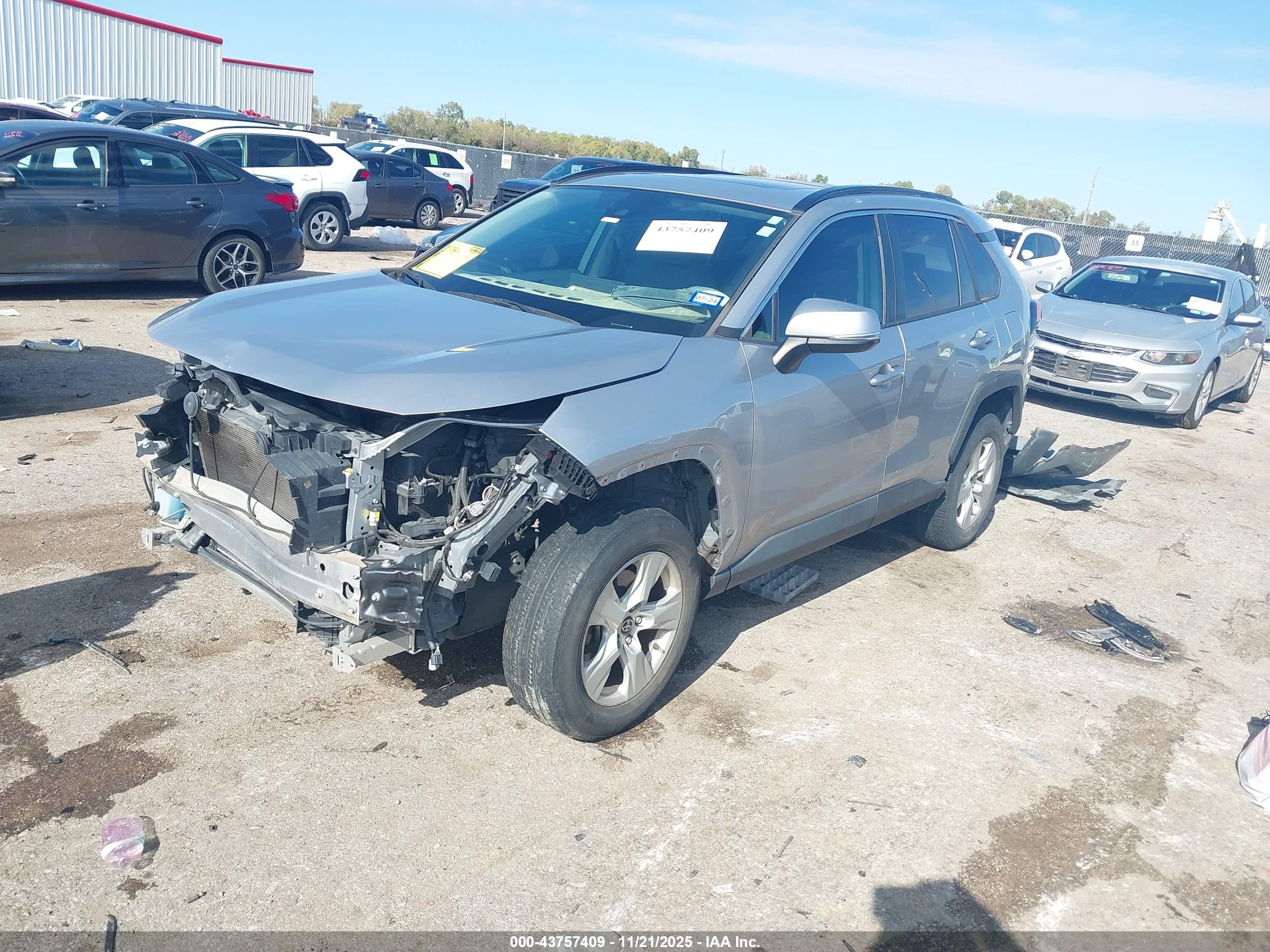 TOYOTA RAV4 image 2