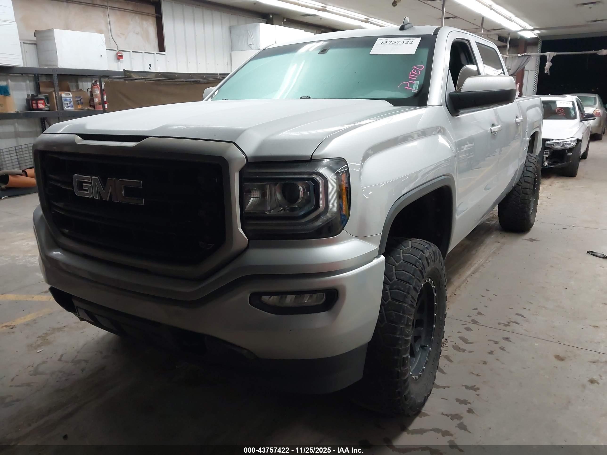 GMC SIERRA image 2