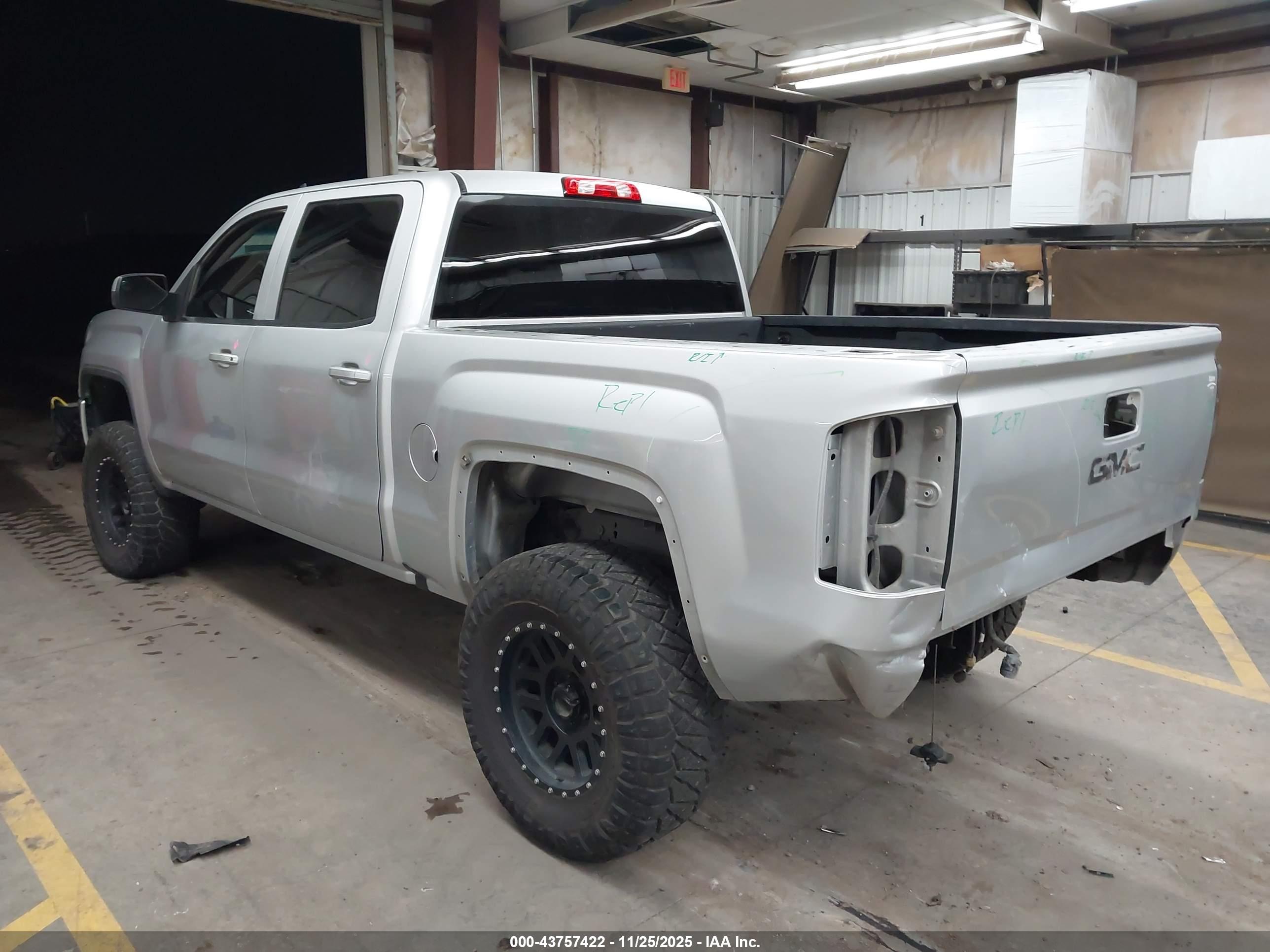 GMC SIERRA image 3