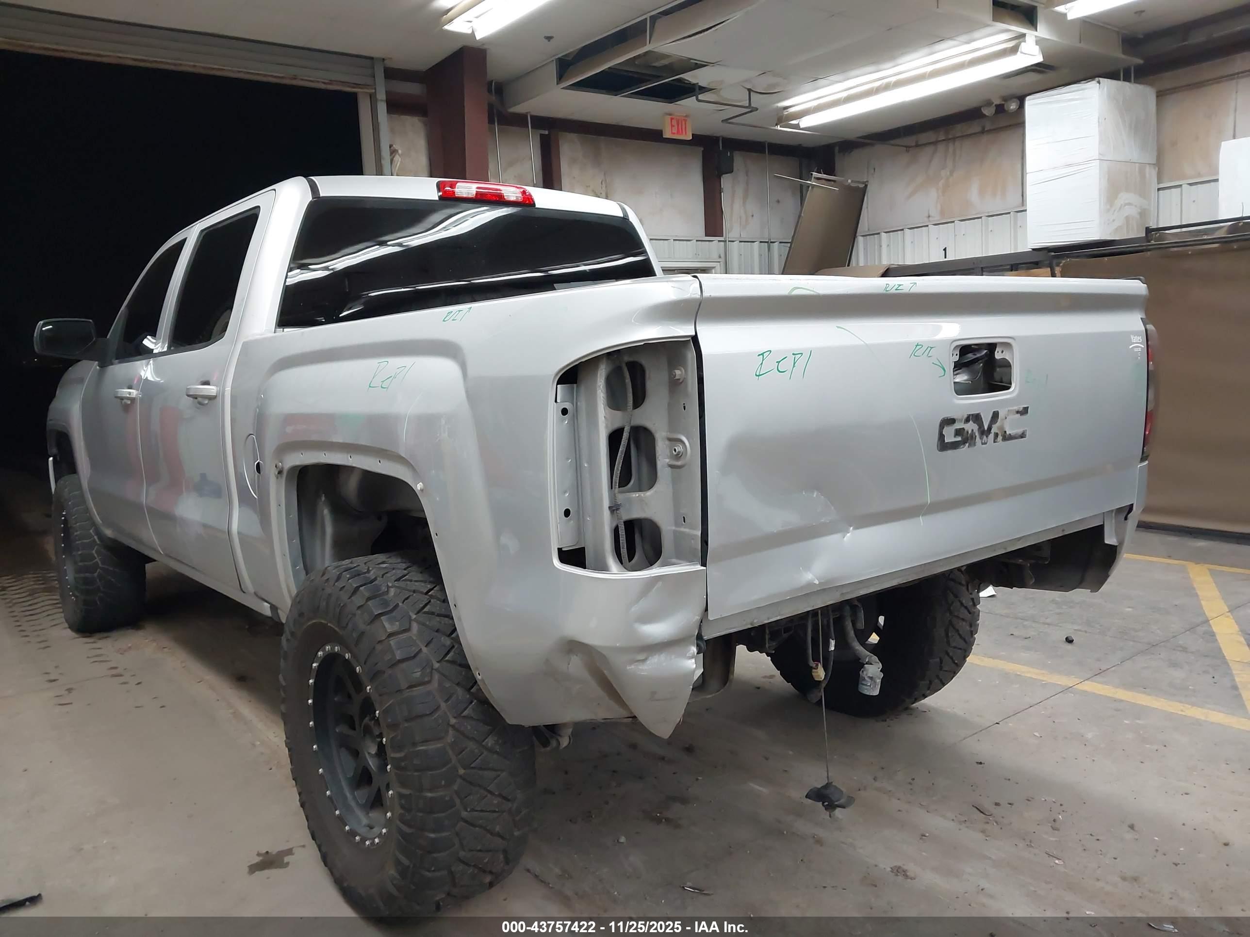 GMC SIERRA image 6