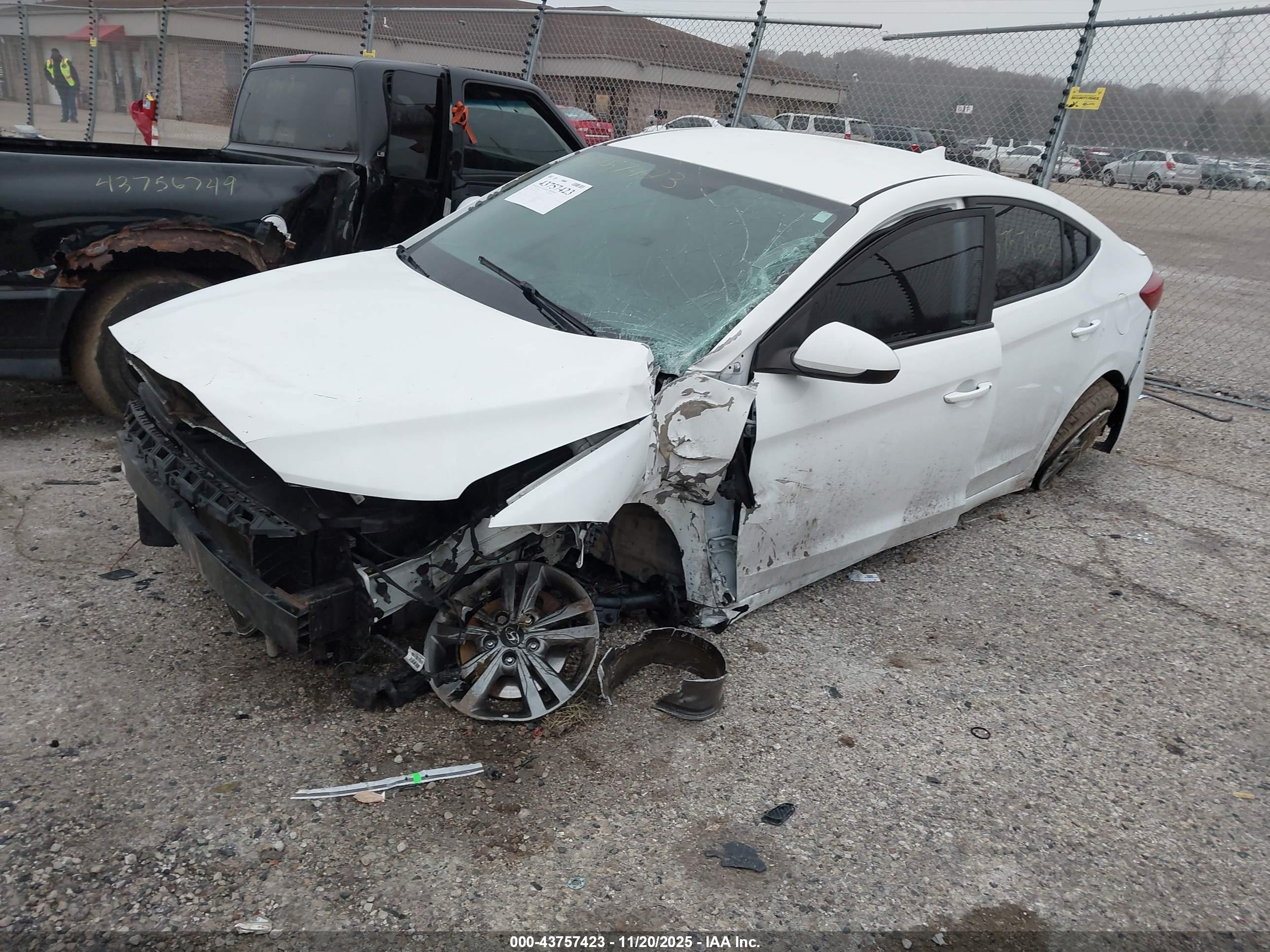 HYUNDAI ELANTRA image 2