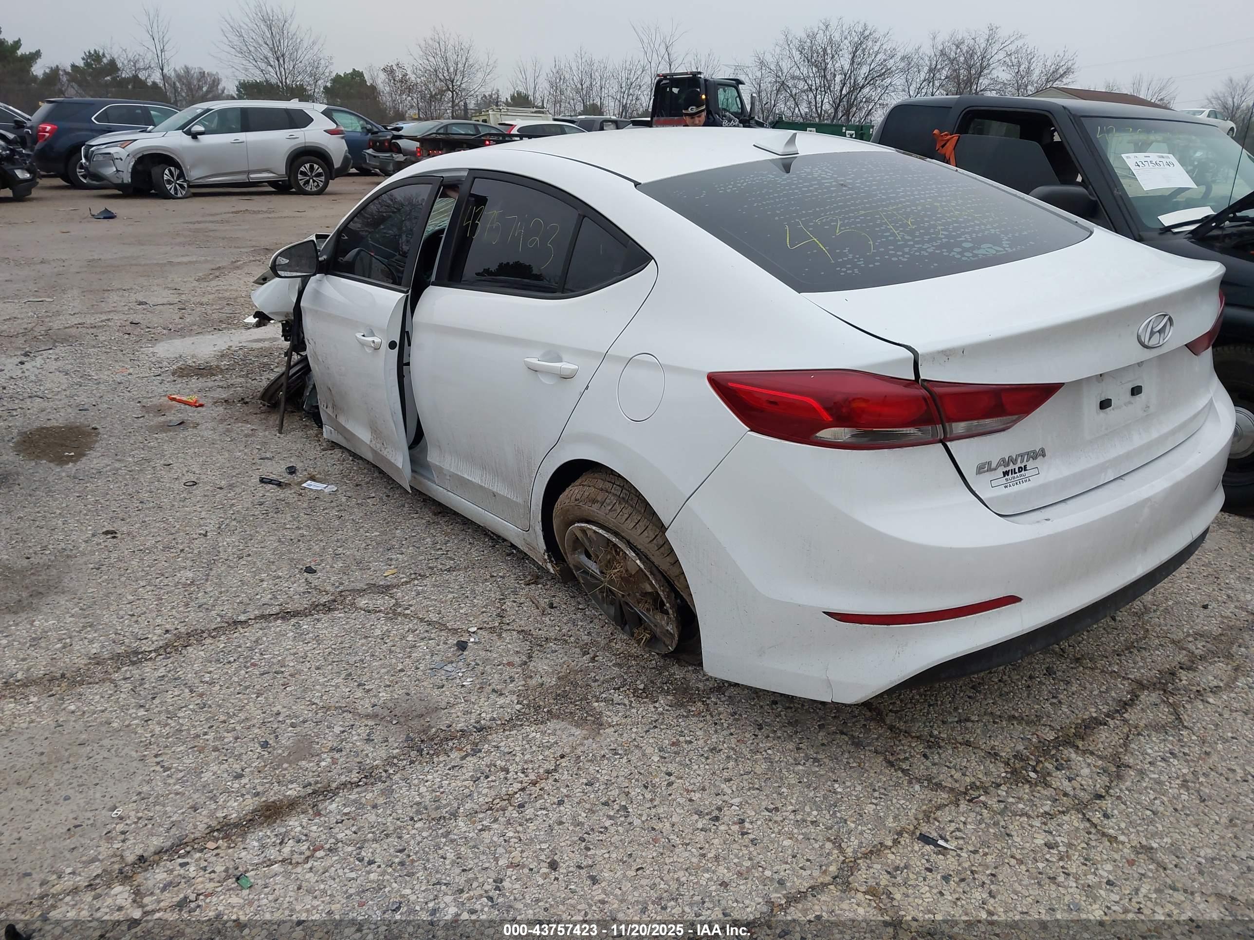 HYUNDAI ELANTRA image 3