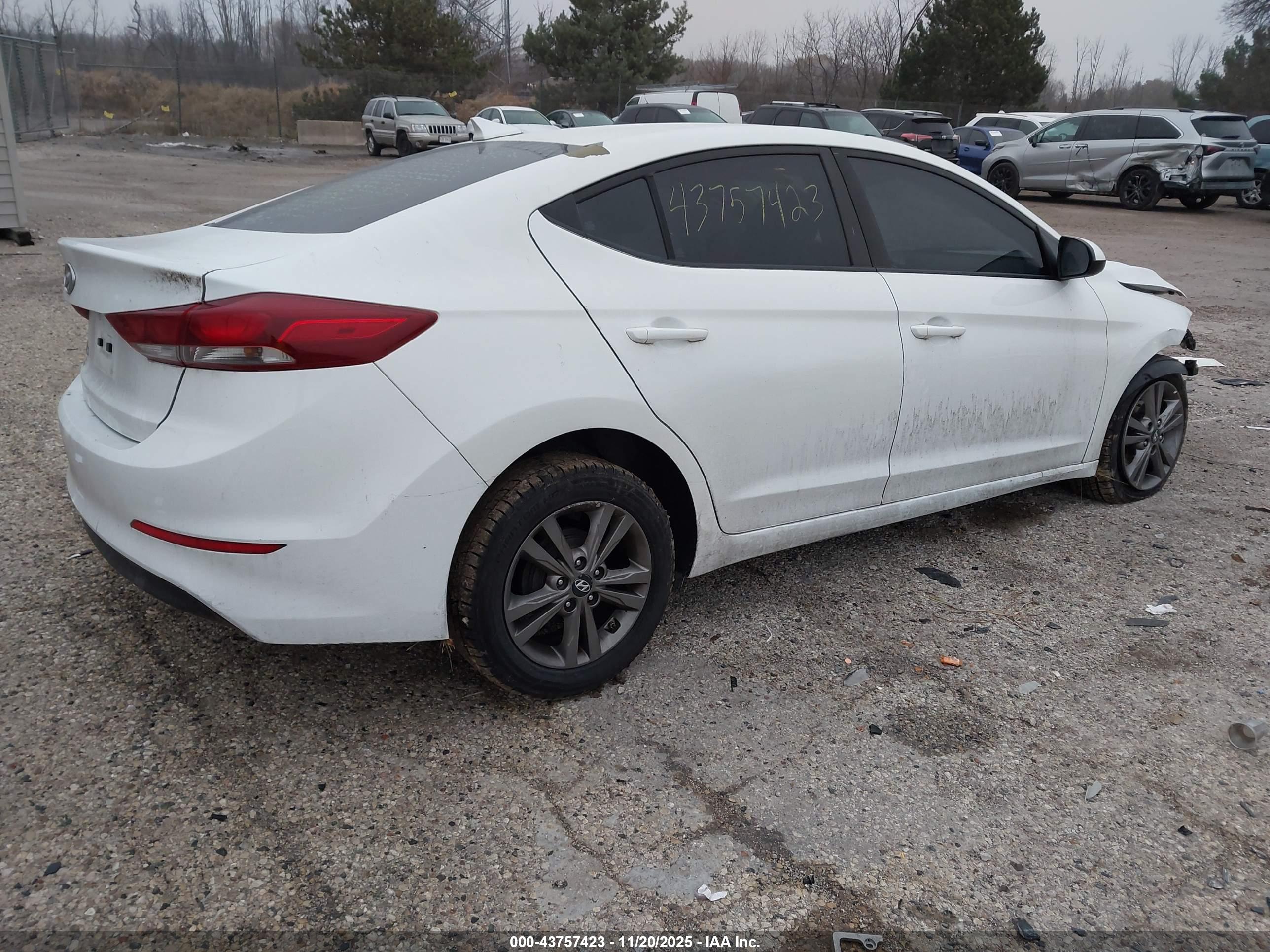 HYUNDAI ELANTRA image 4